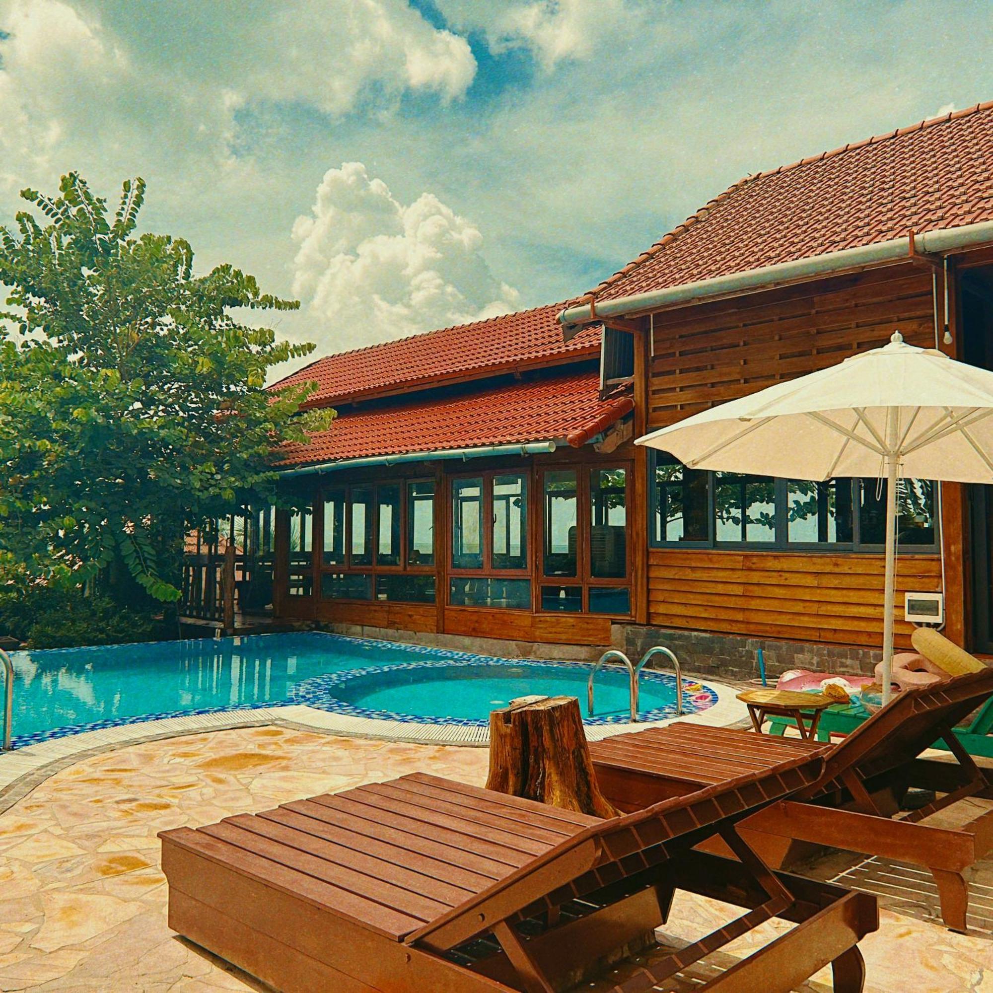 Voyage Beach Resort