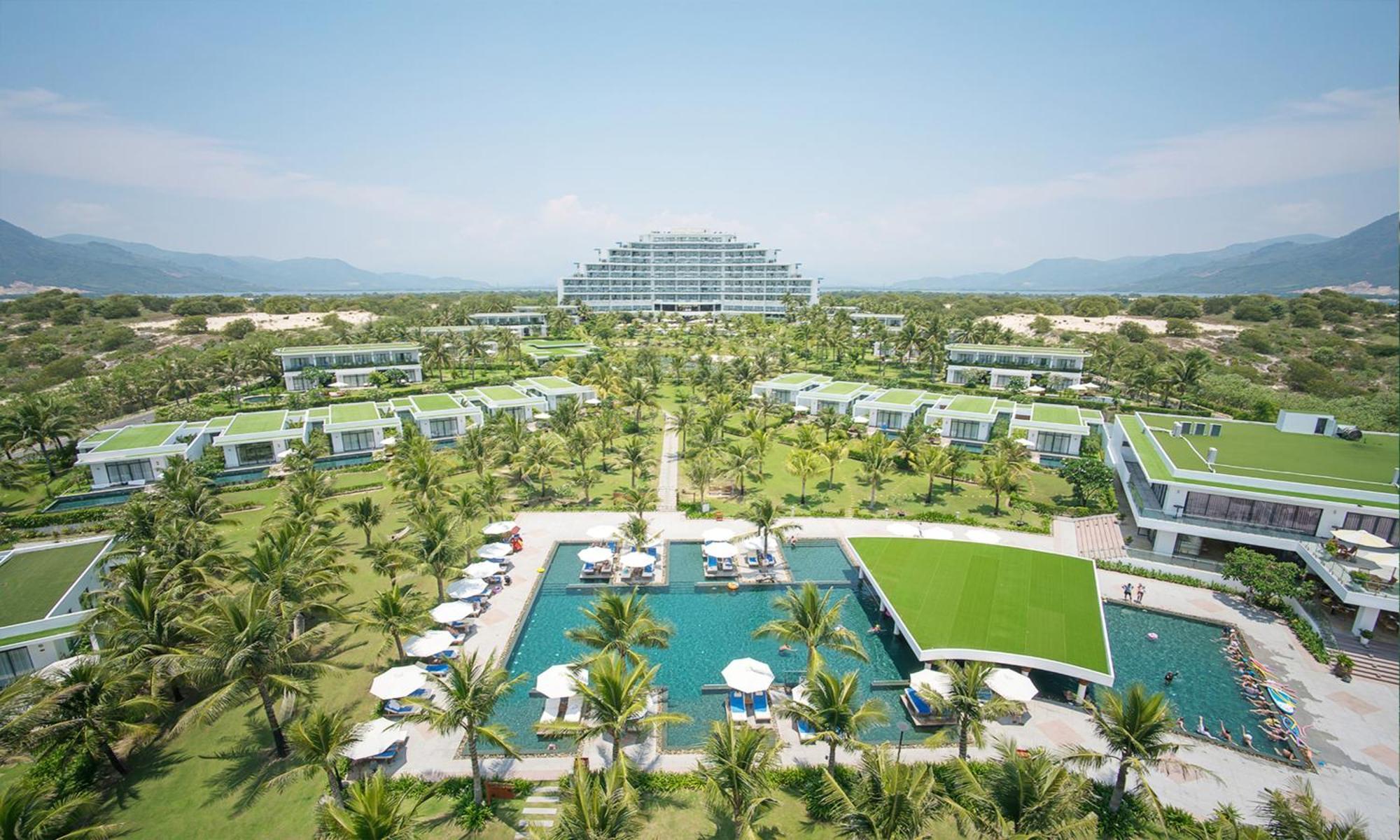 Resort Cam Ranh Riviera & 5*