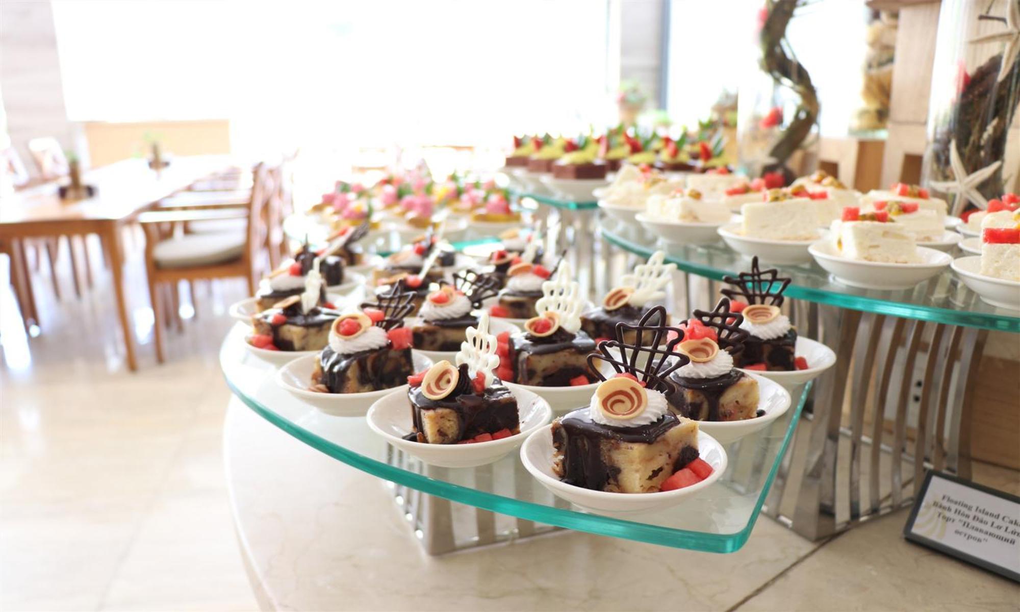 Cam Ranh Riviera & 5* Cam Lam