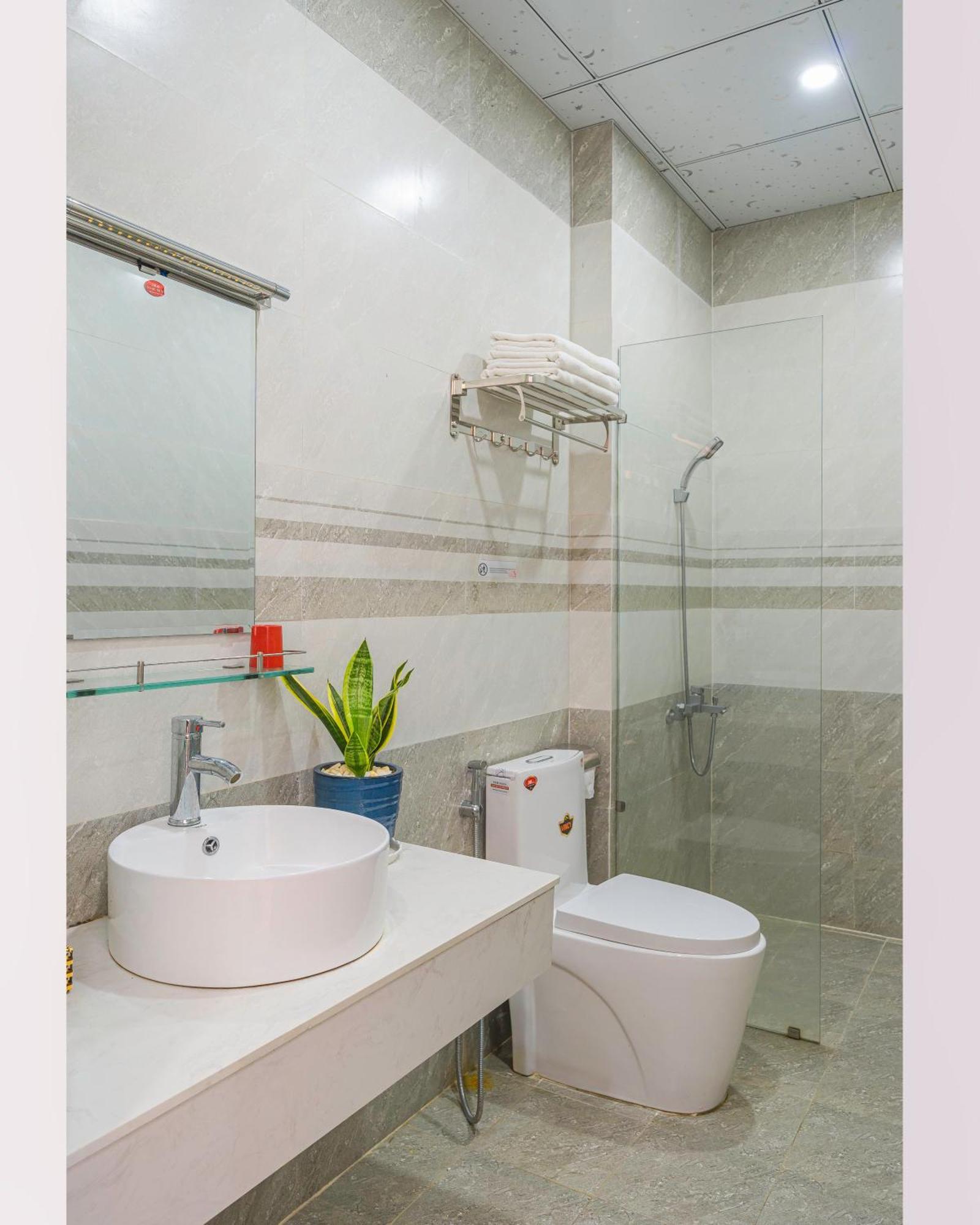 Hotel Khach San Loi Ve *