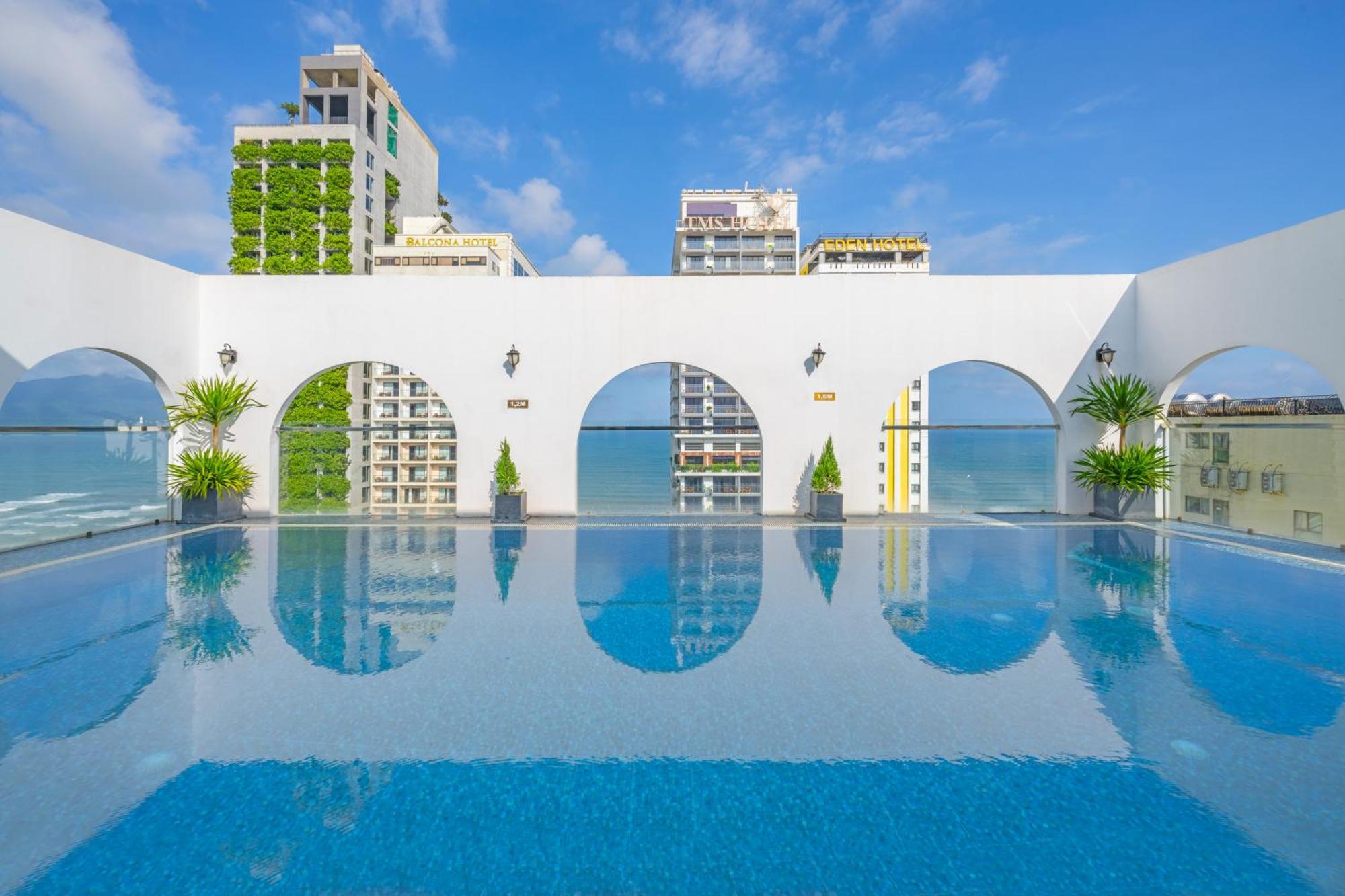 Hotel Golden Lotus - Rooftop Bar Sea View Da Nang