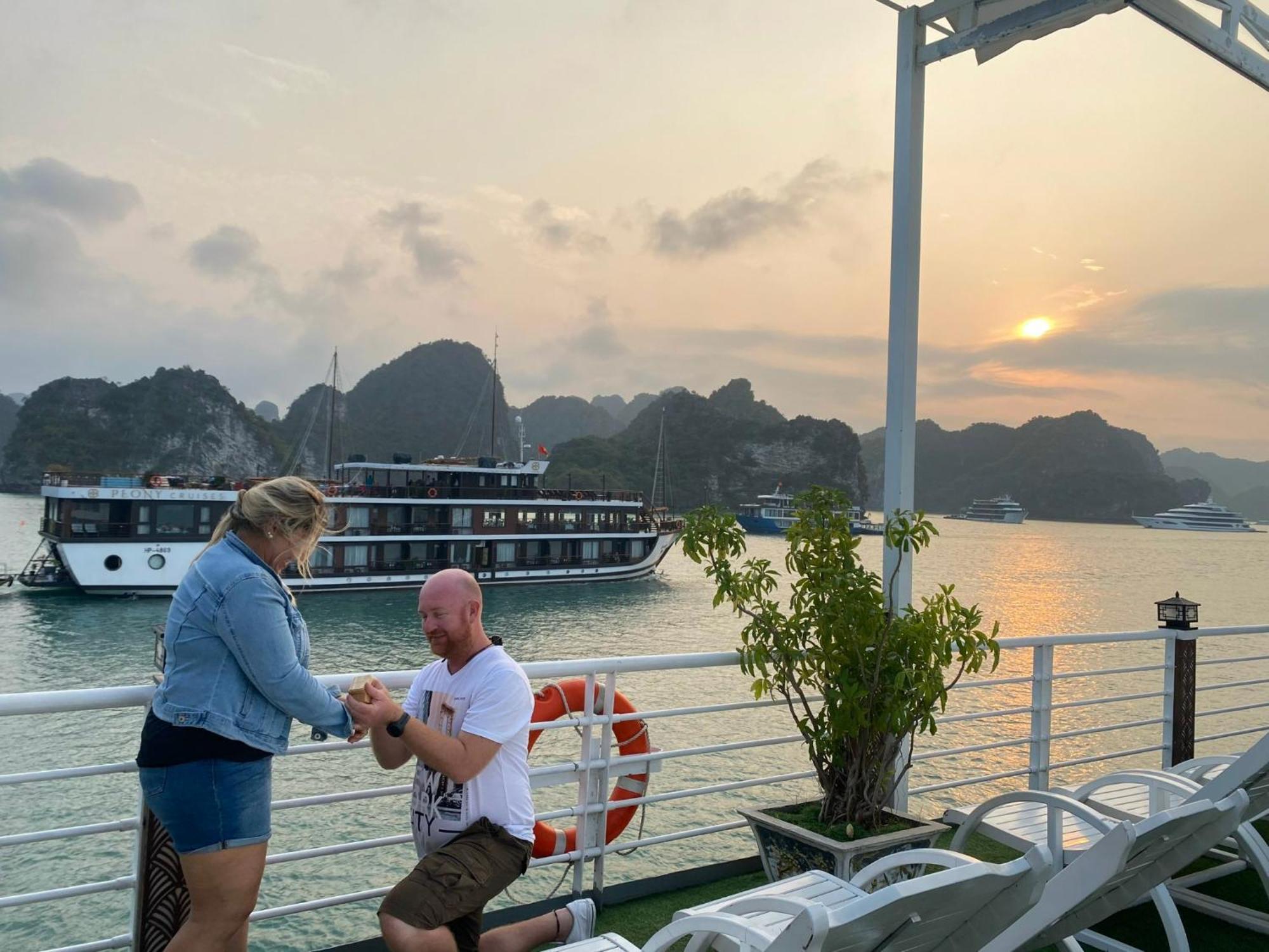 Halong Sapphire Cruises  Hạ Long