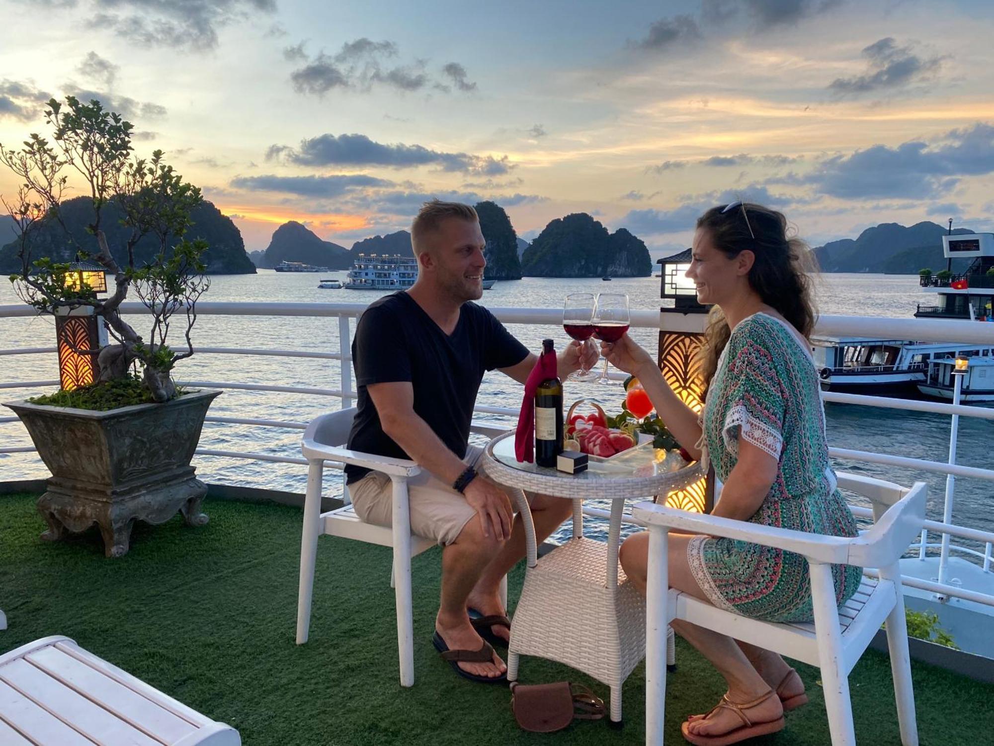 Halong Sapphire Cruises Hạ Long
