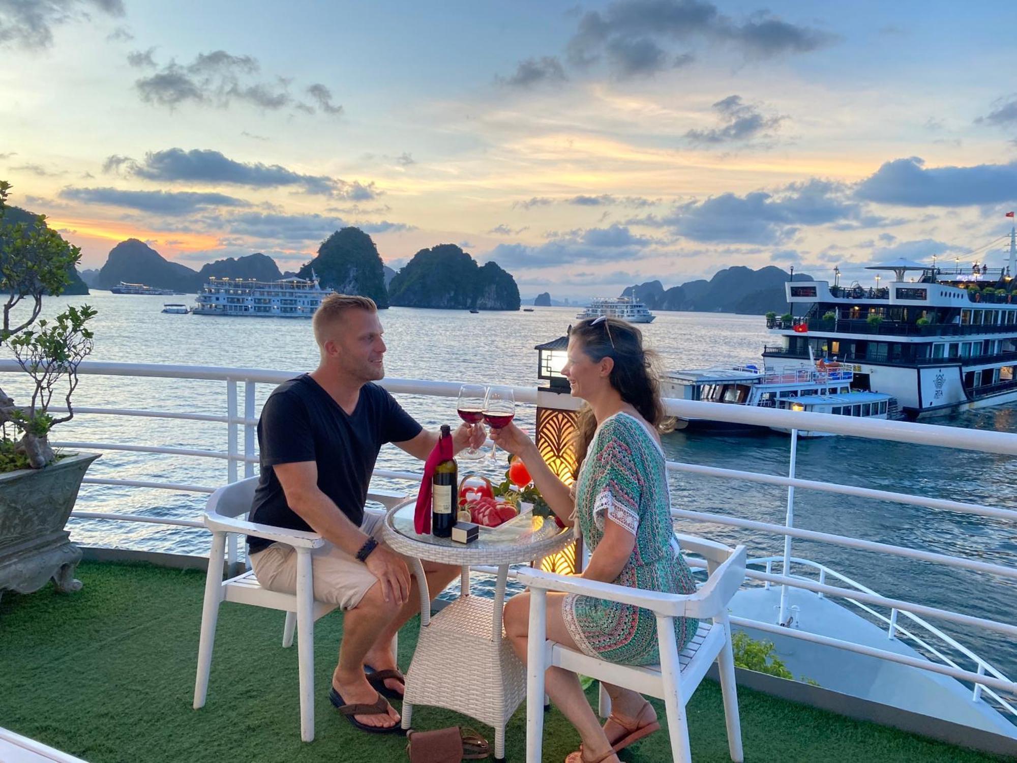 Halong Sapphire Cruises Hạ Long