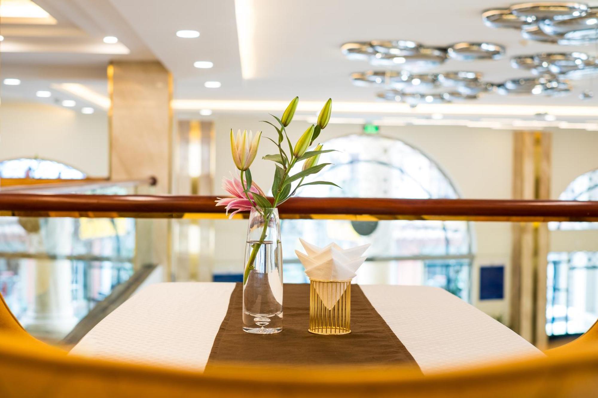 Sandals Lily Hotel Da Lat