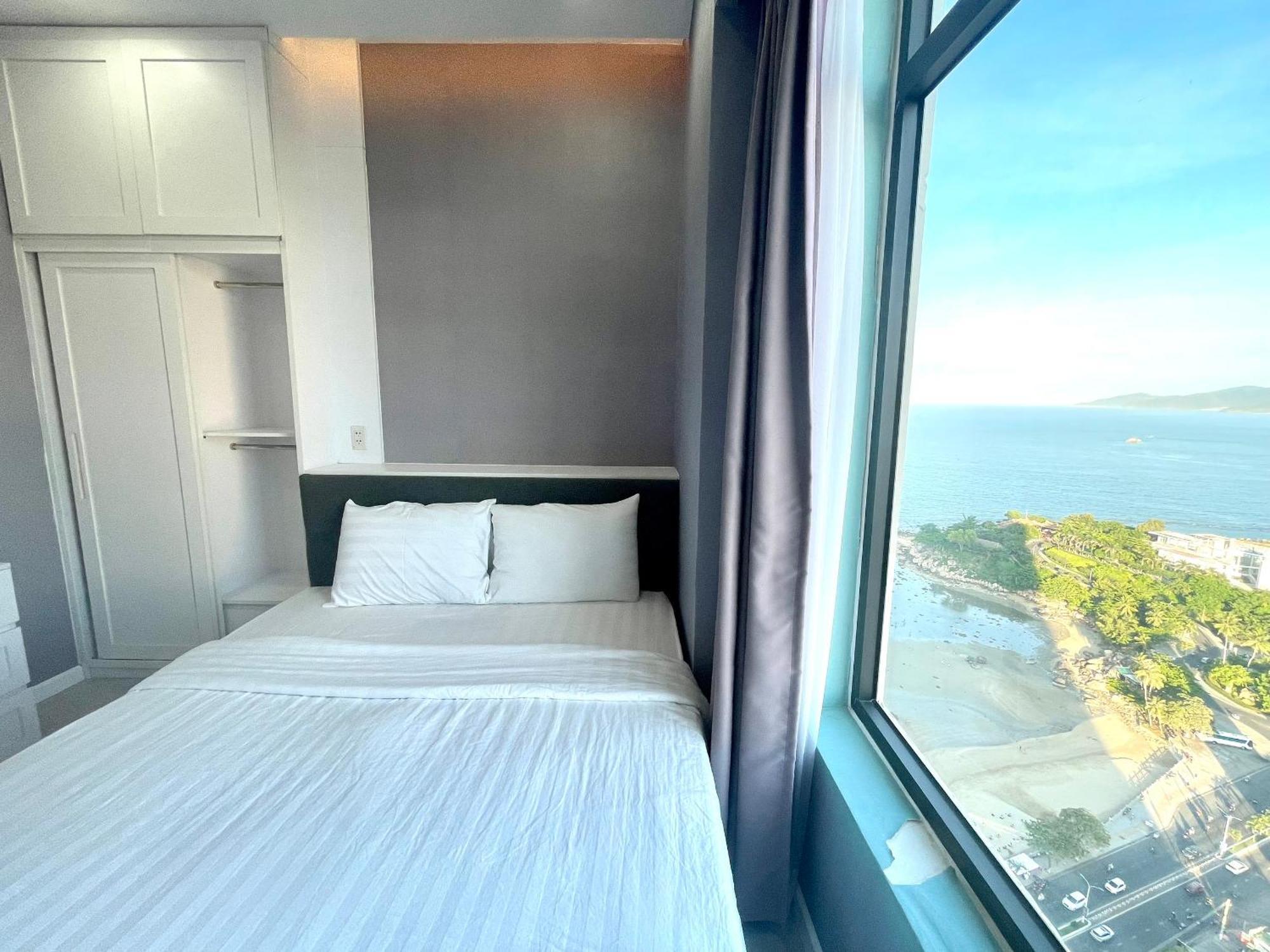 Hon Chong Oceanfront Luxury *