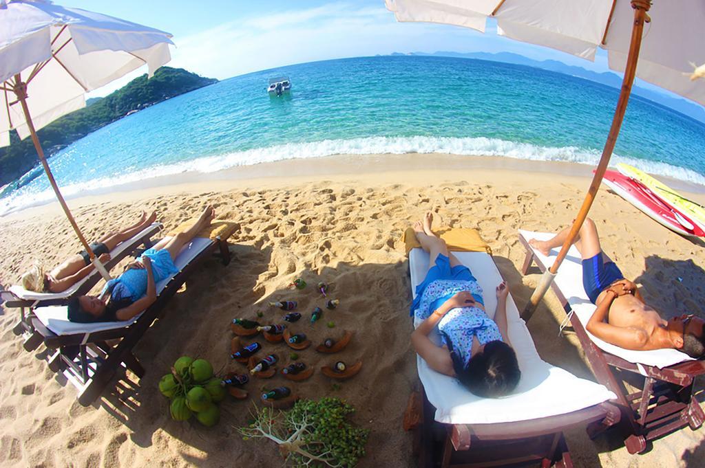 White Doclet & Nha Trang 4*