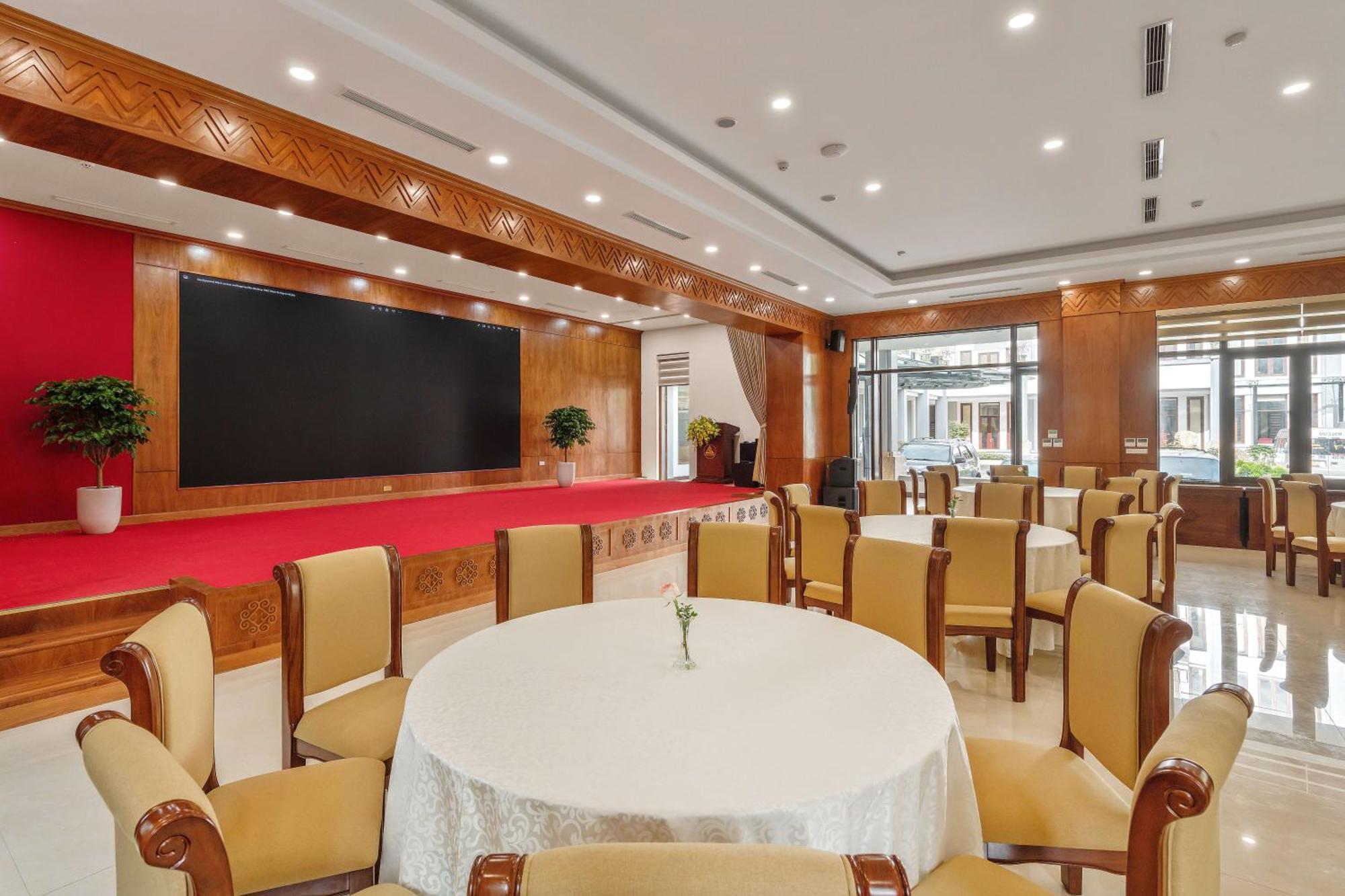 Forest & Convention Hotel 4*