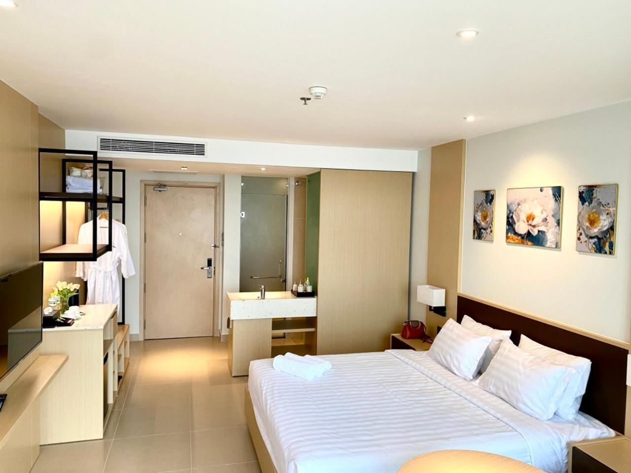The Western Seaview Condotel 5* Cam Ranh