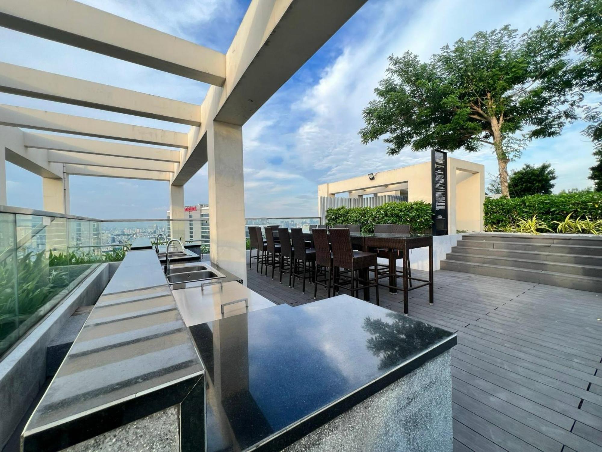 Luxury Apartment *
