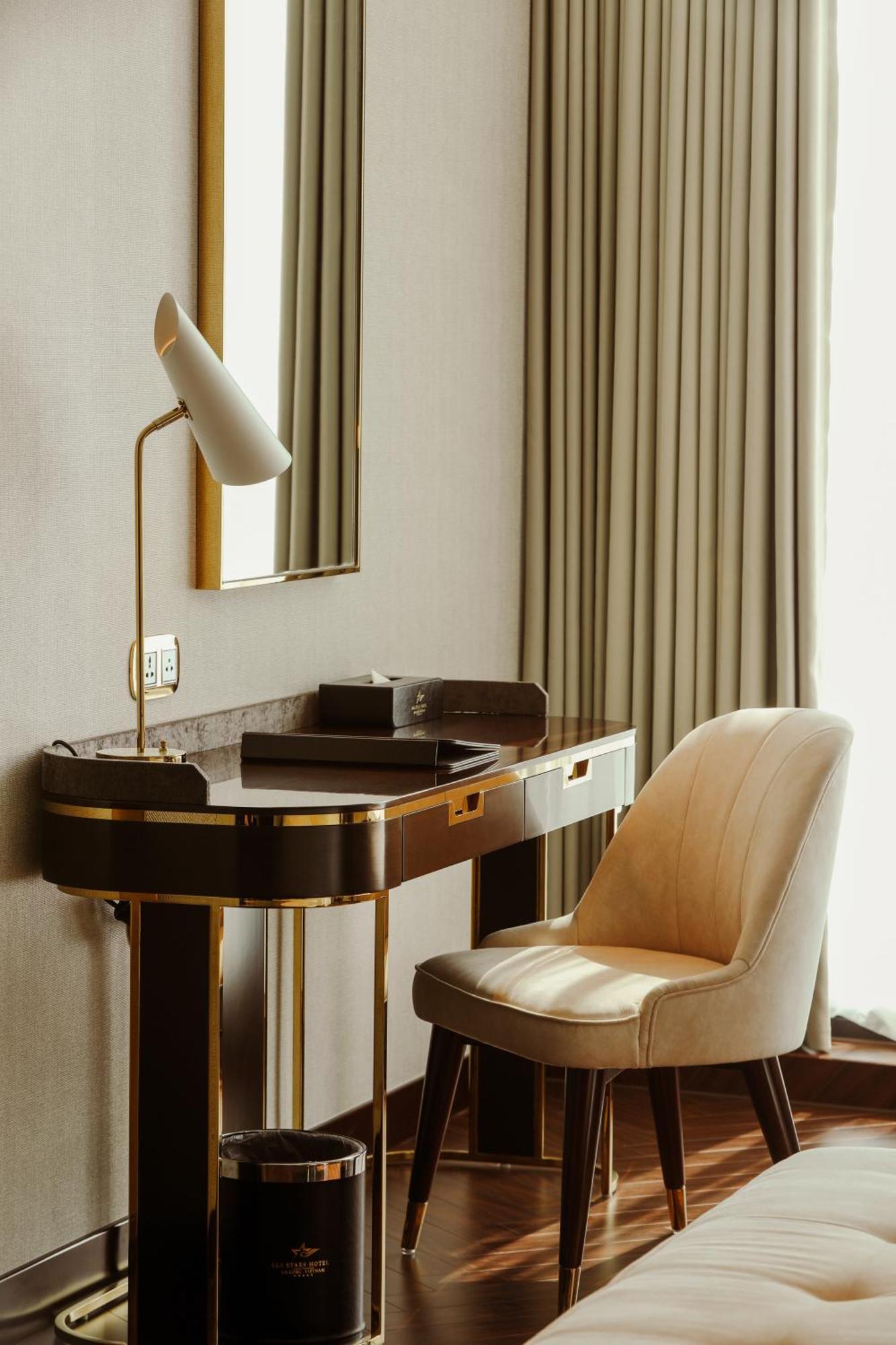Hotel Radisson Blu Ha Long Bay 5*