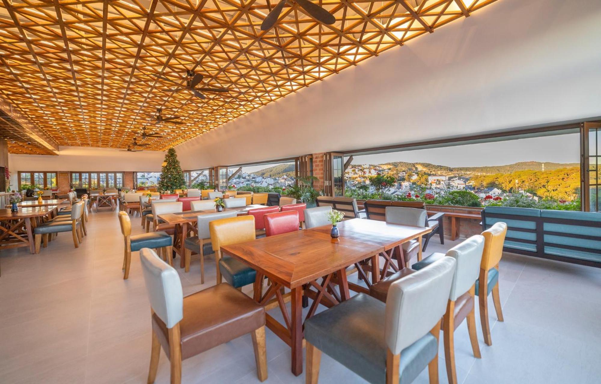 Hotel Brick House Đà Lạt