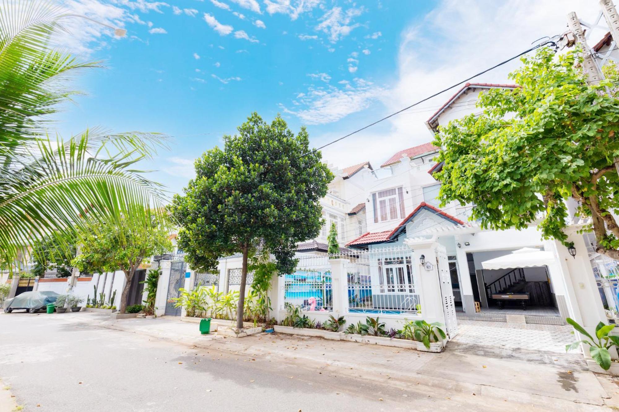 Villages Hoang Duc Gan Bien Xanh Villa *