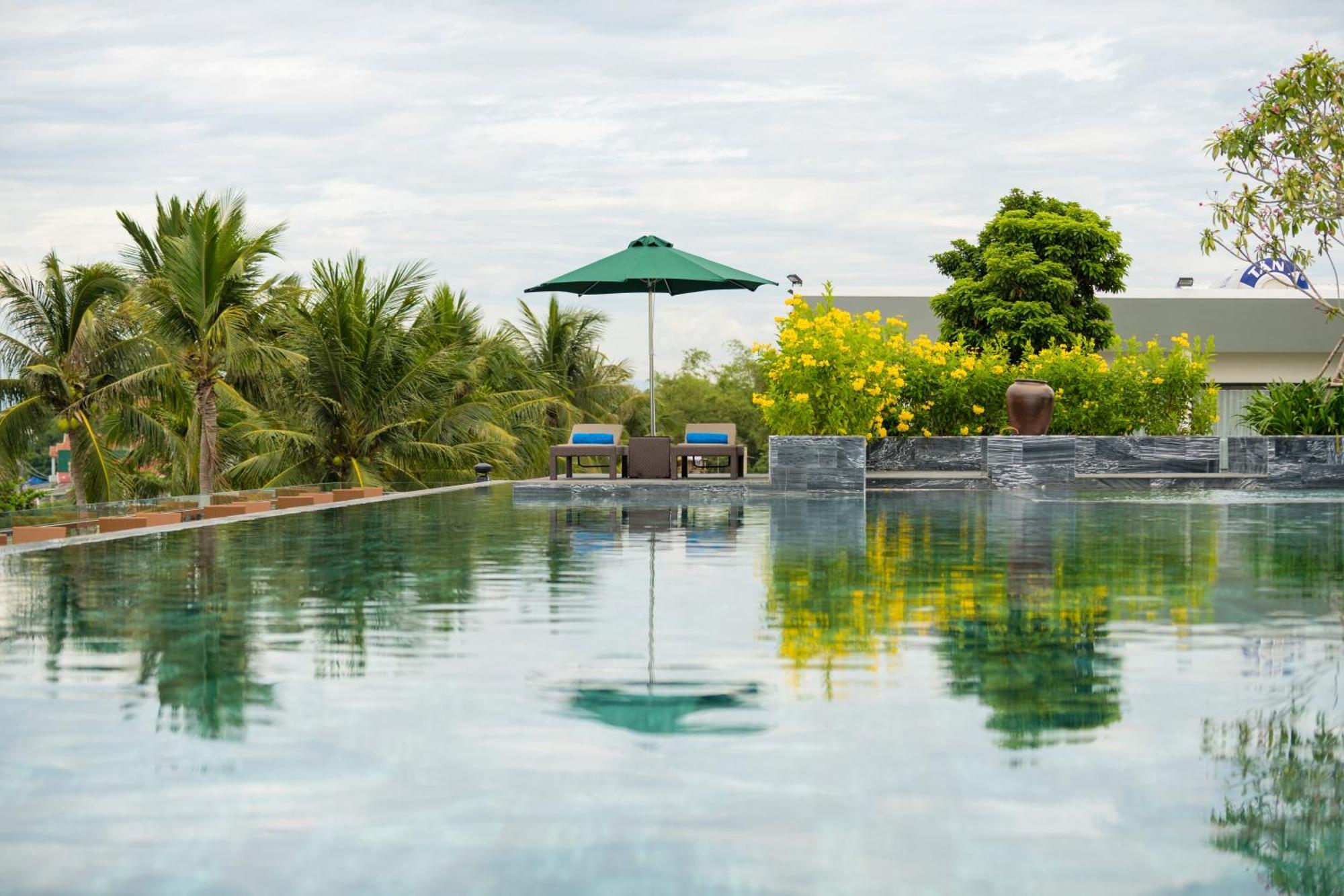 Cocoland Thu Xa Ancient Town Resort 4*