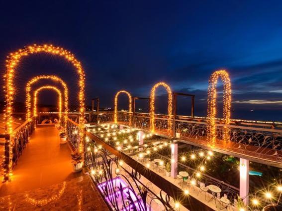 Victoria Beachfront Night Market Apartment *
