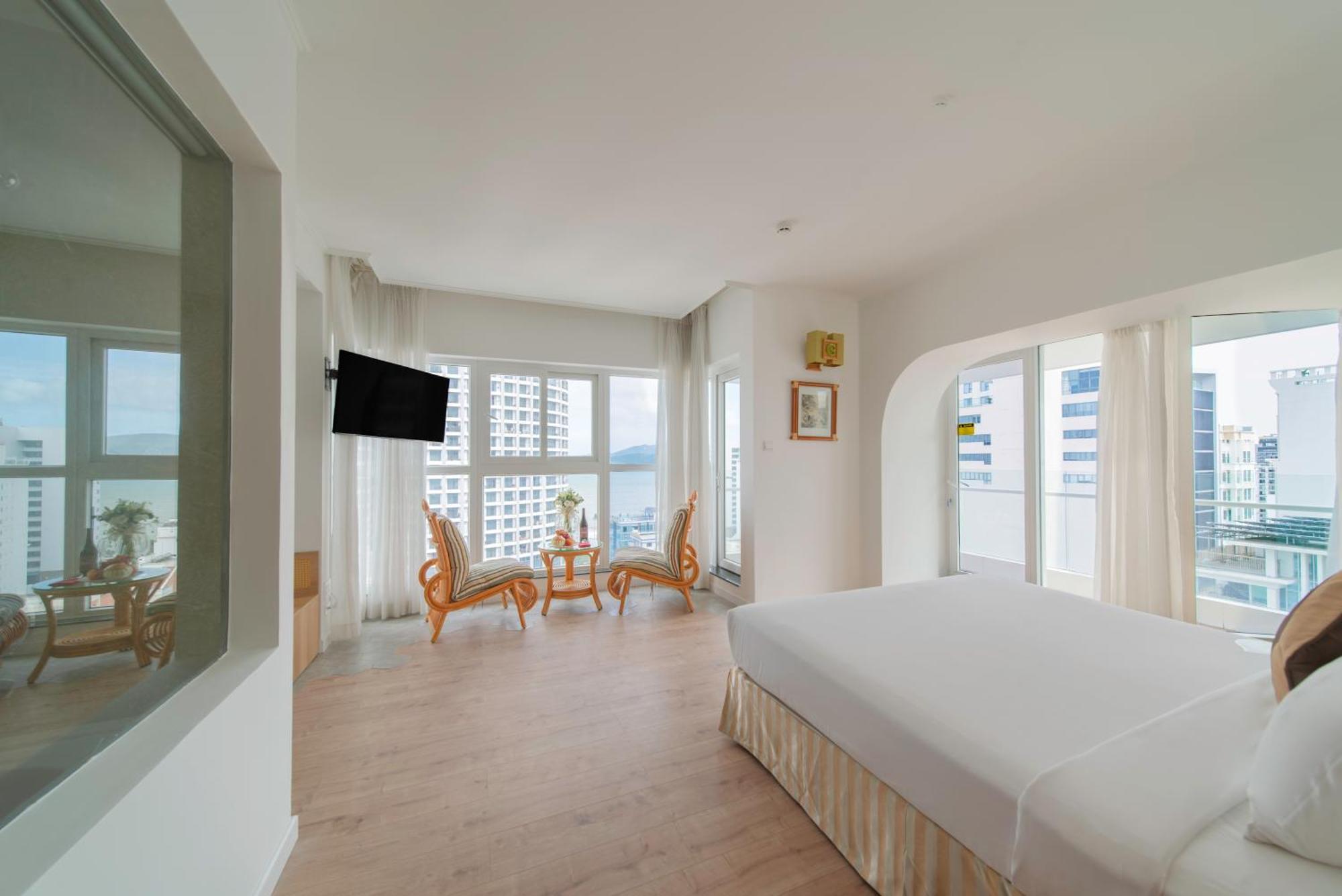 Khách sạn World 4*