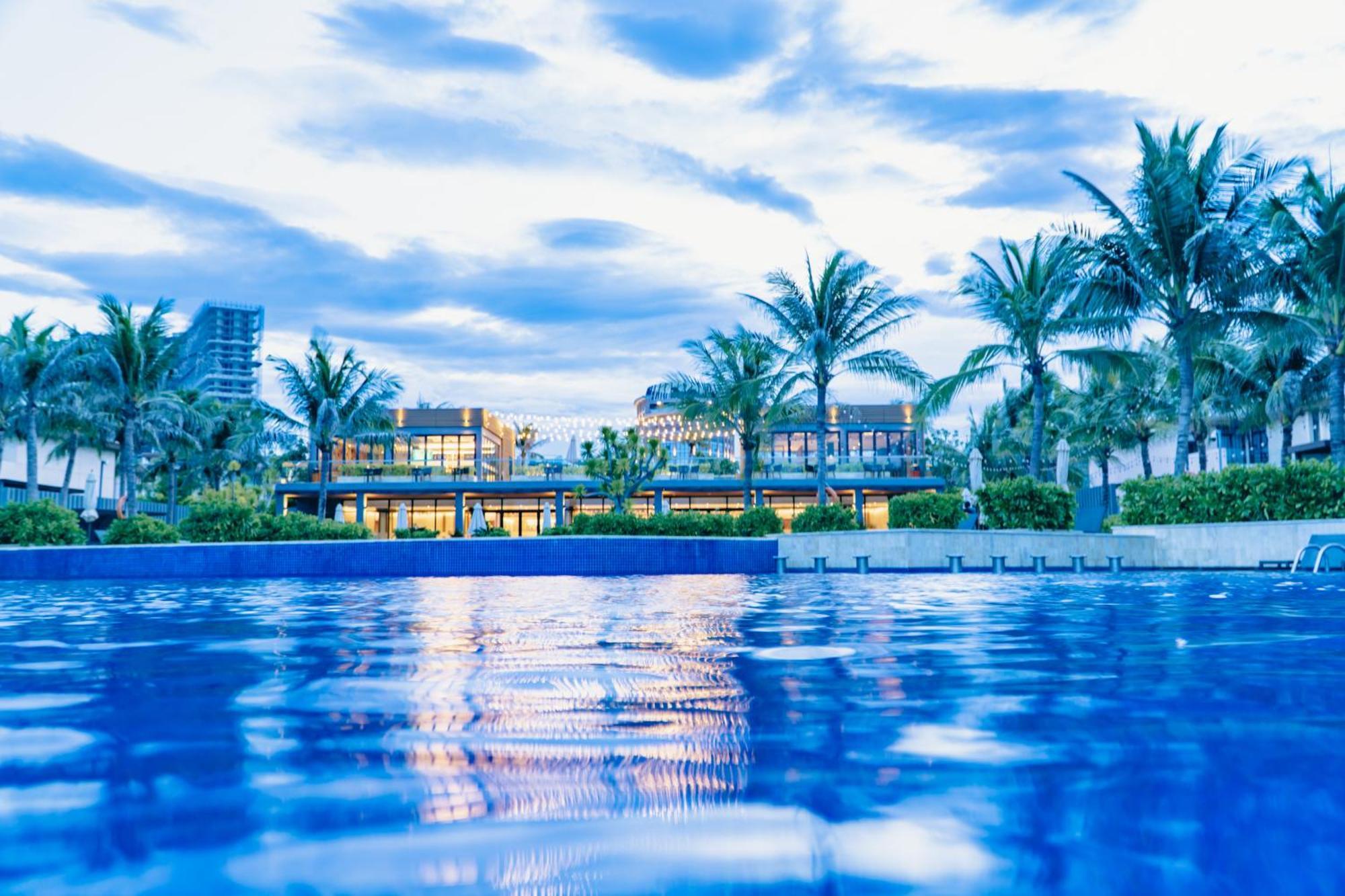 Mysterio Pool & Cam Ranh