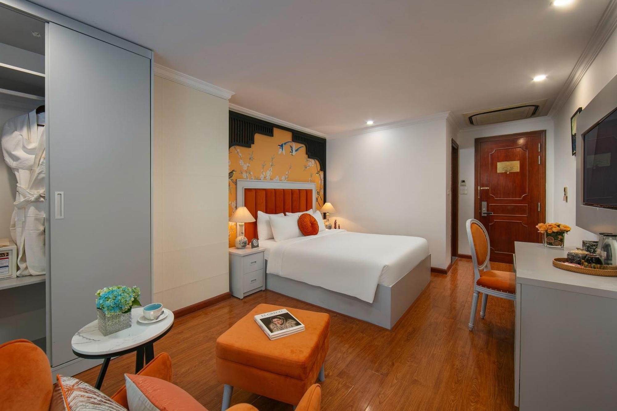 Khách sạn Serenata San De 4*