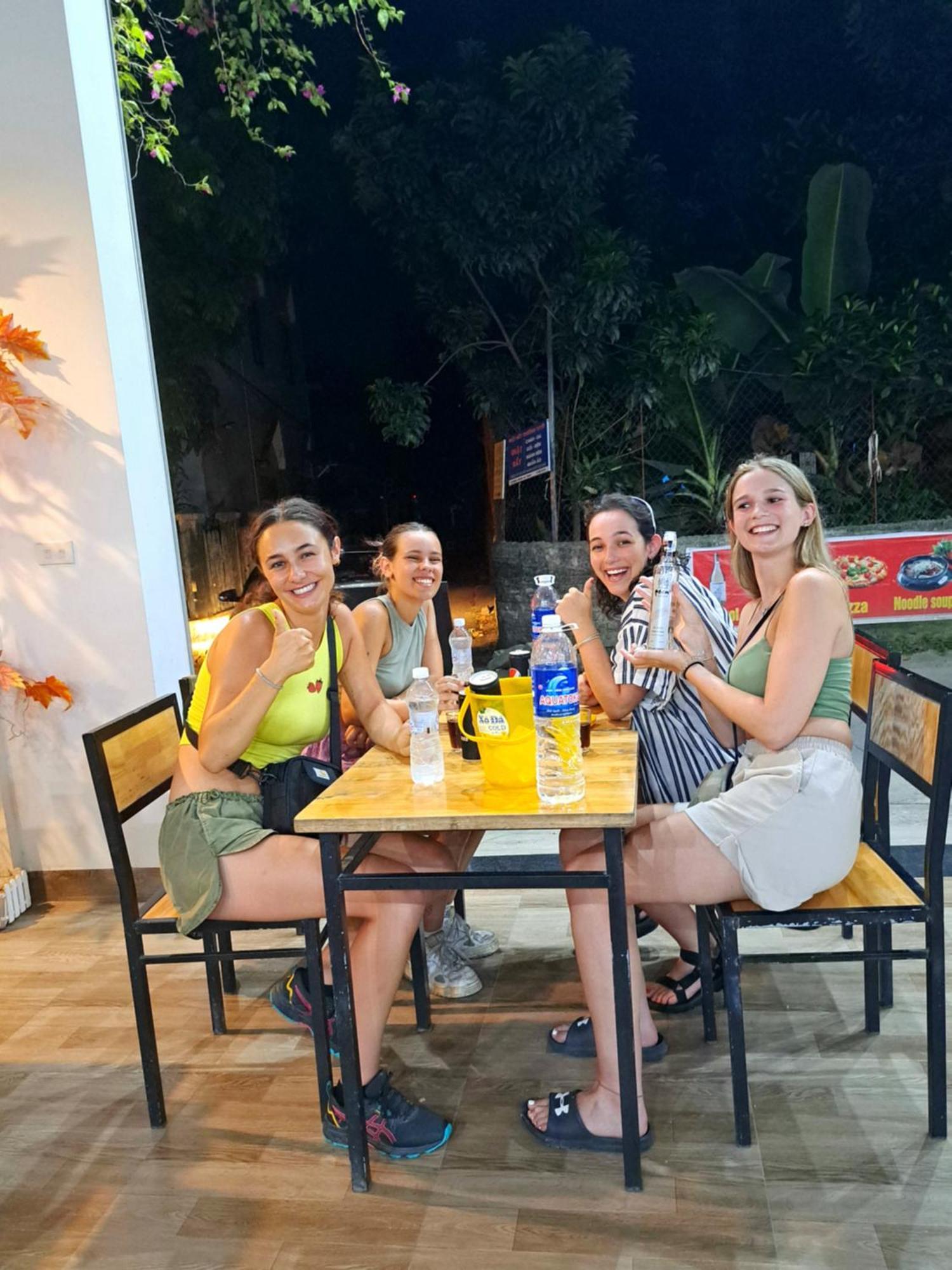 Ở trọ Hang Múa Lucky House Ninh Bình