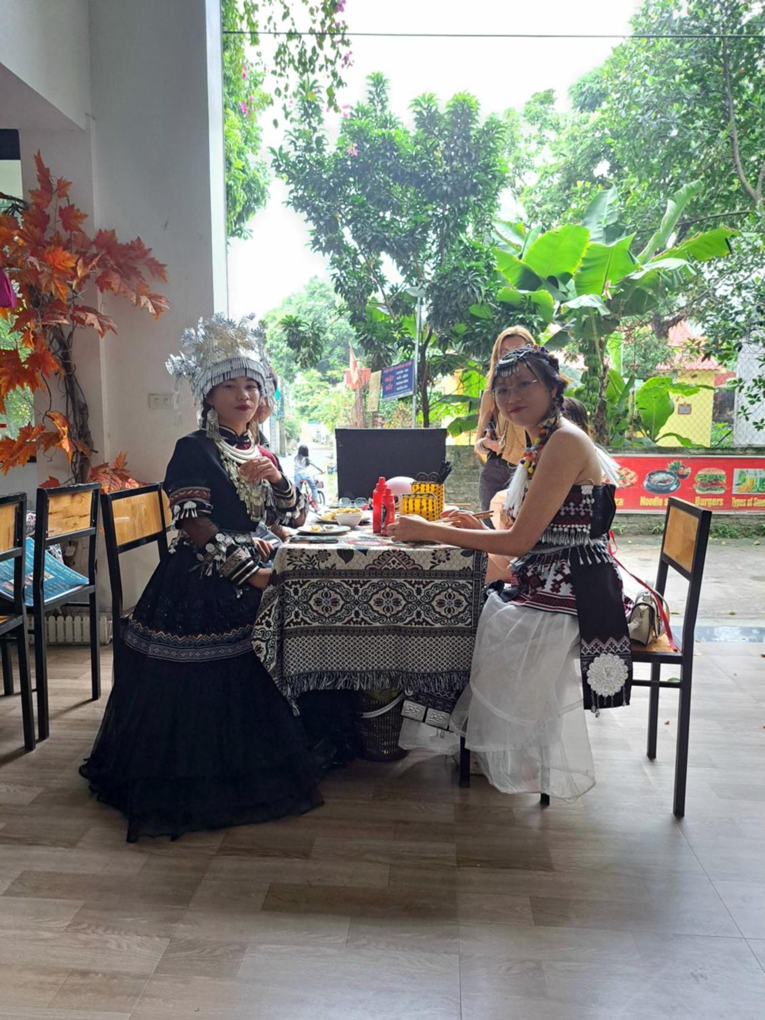 Ở trọ Hang Múa Lucky House Ninh Bình