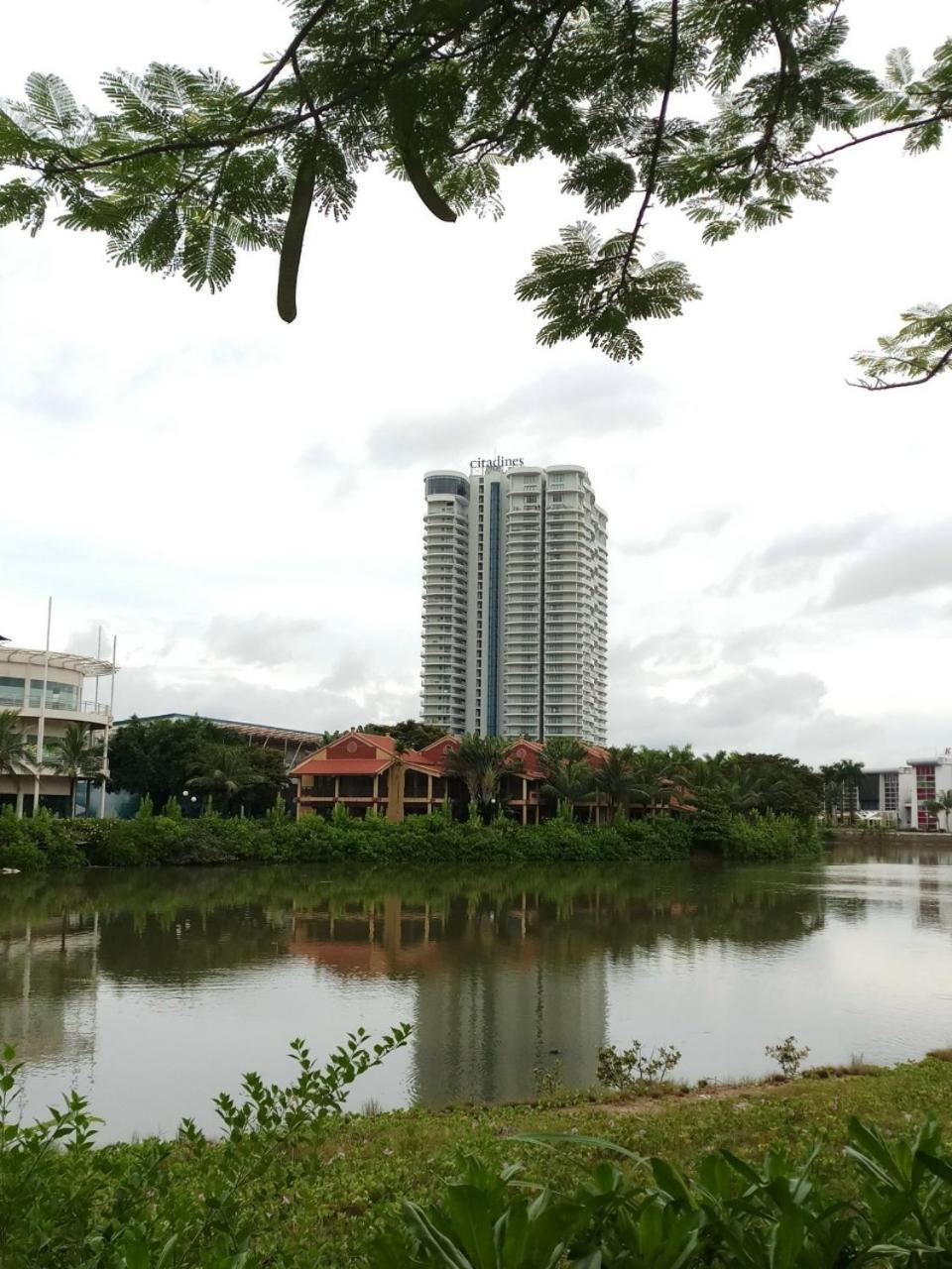 Sea View Sandy Citadines Marina Aparthotel Ha Long