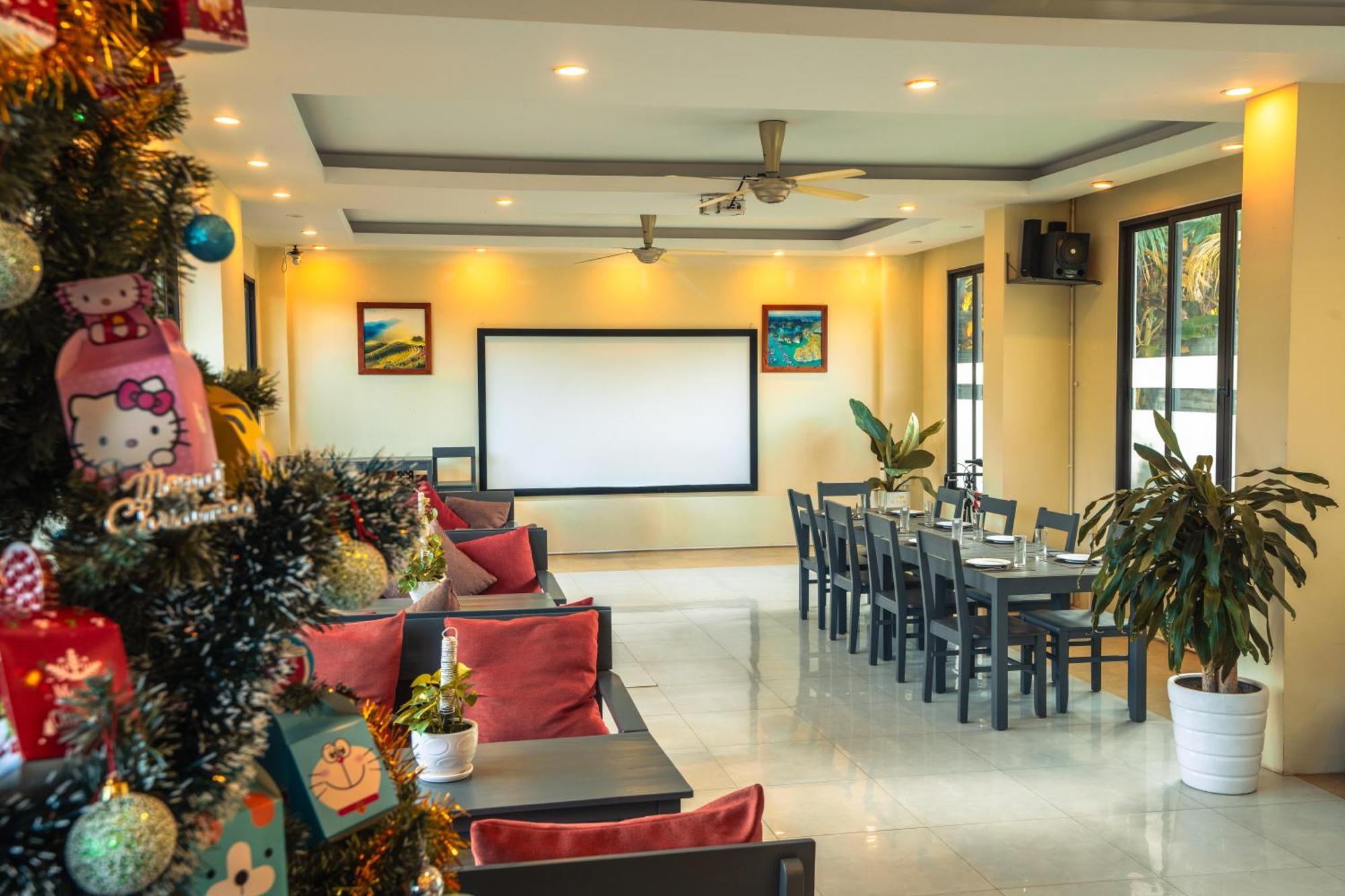 Golden Daisy Hotel 3*