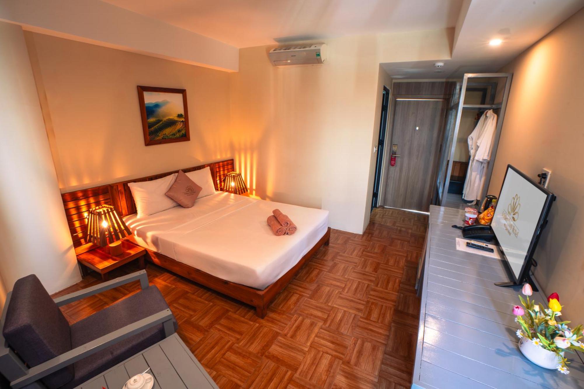 Golden Daisy Hotel 3*
