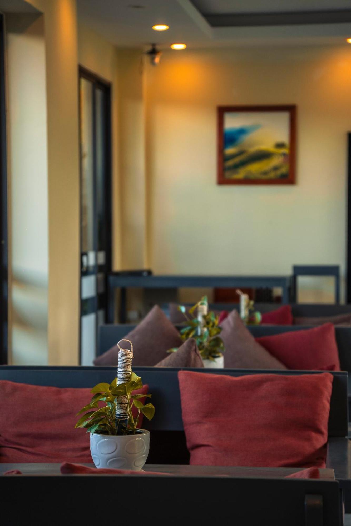 Golden Daisy Hotel 3*