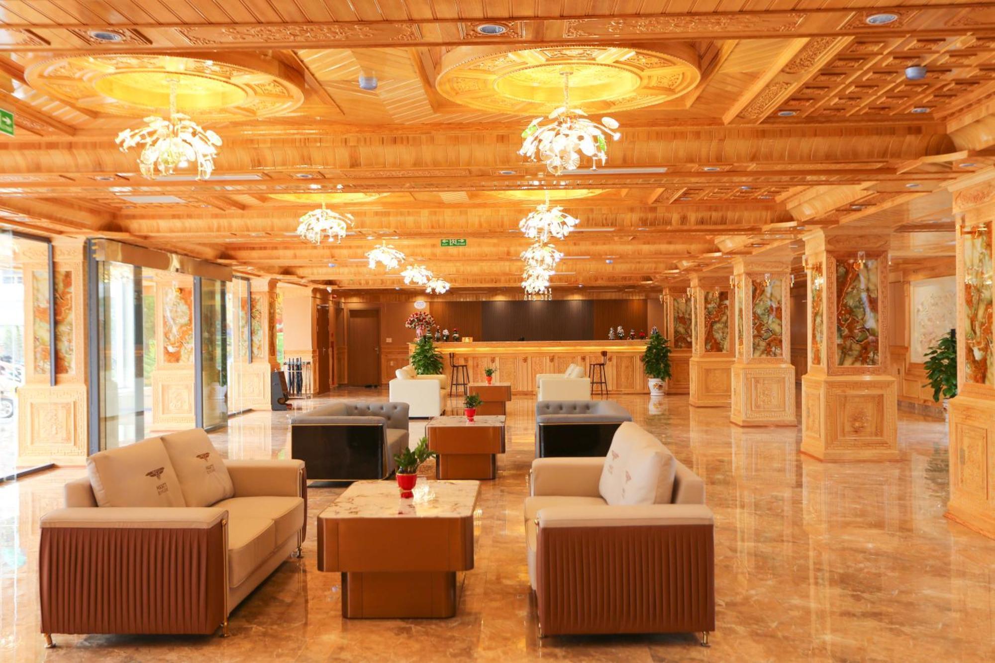 Phu Long & Restaurant 4*