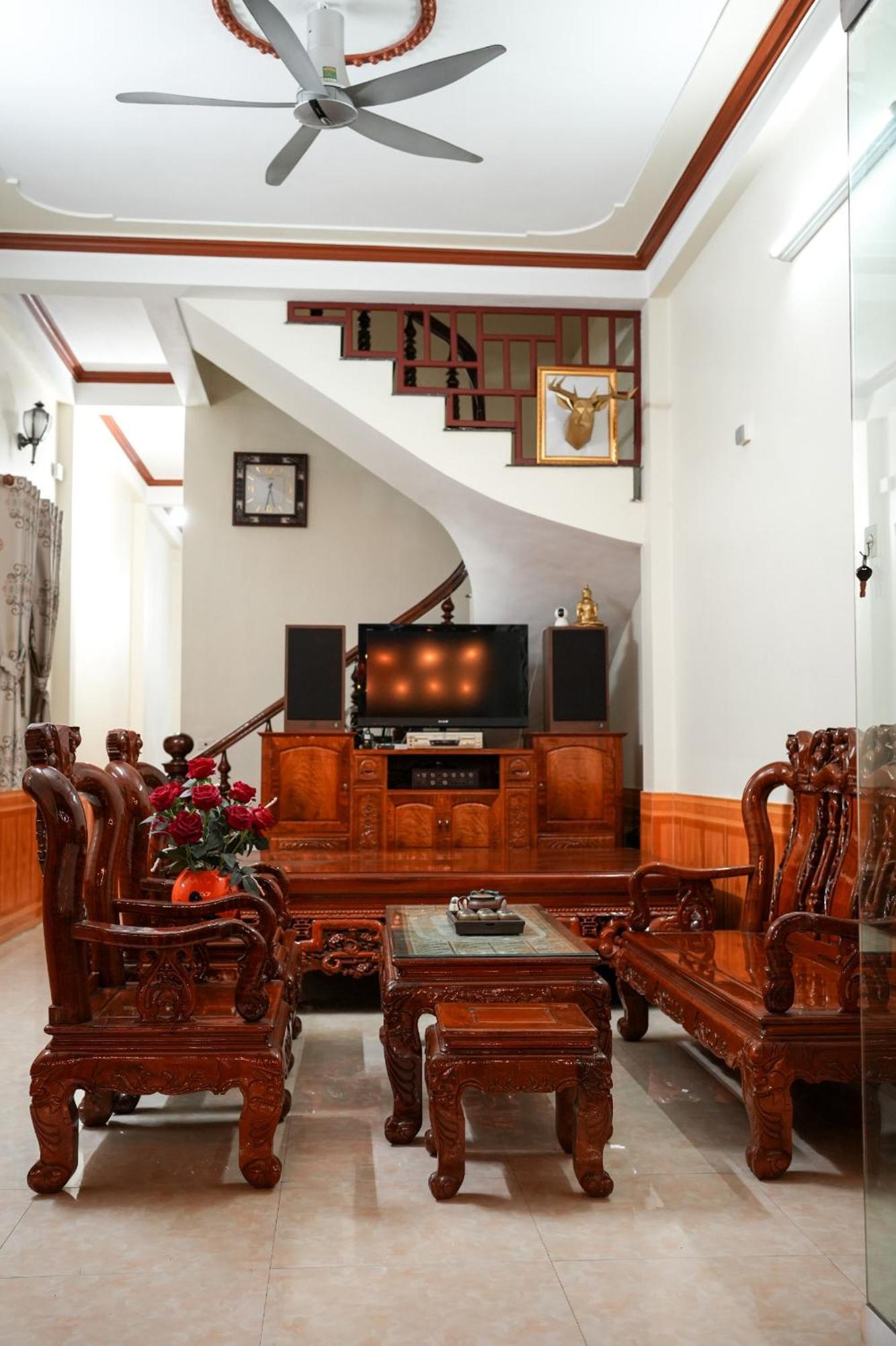Tom' Motobikes Tour & Homestay