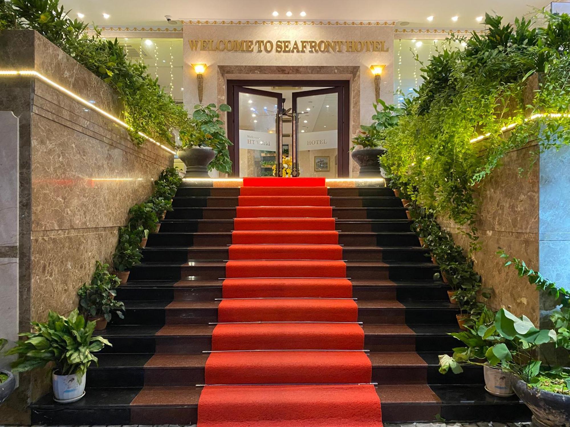 Seafront Hotel Da Nang