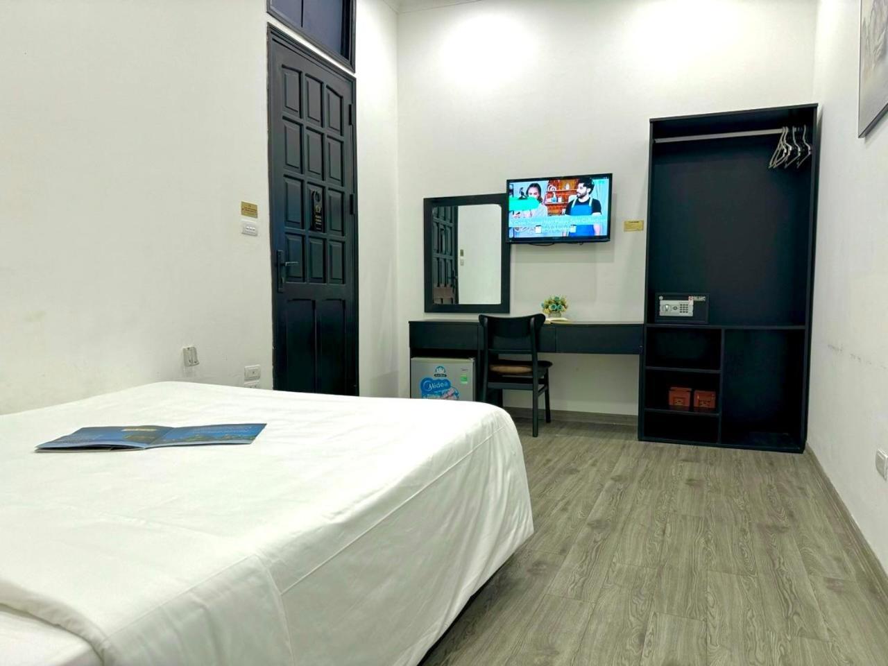 Elpis Hotel