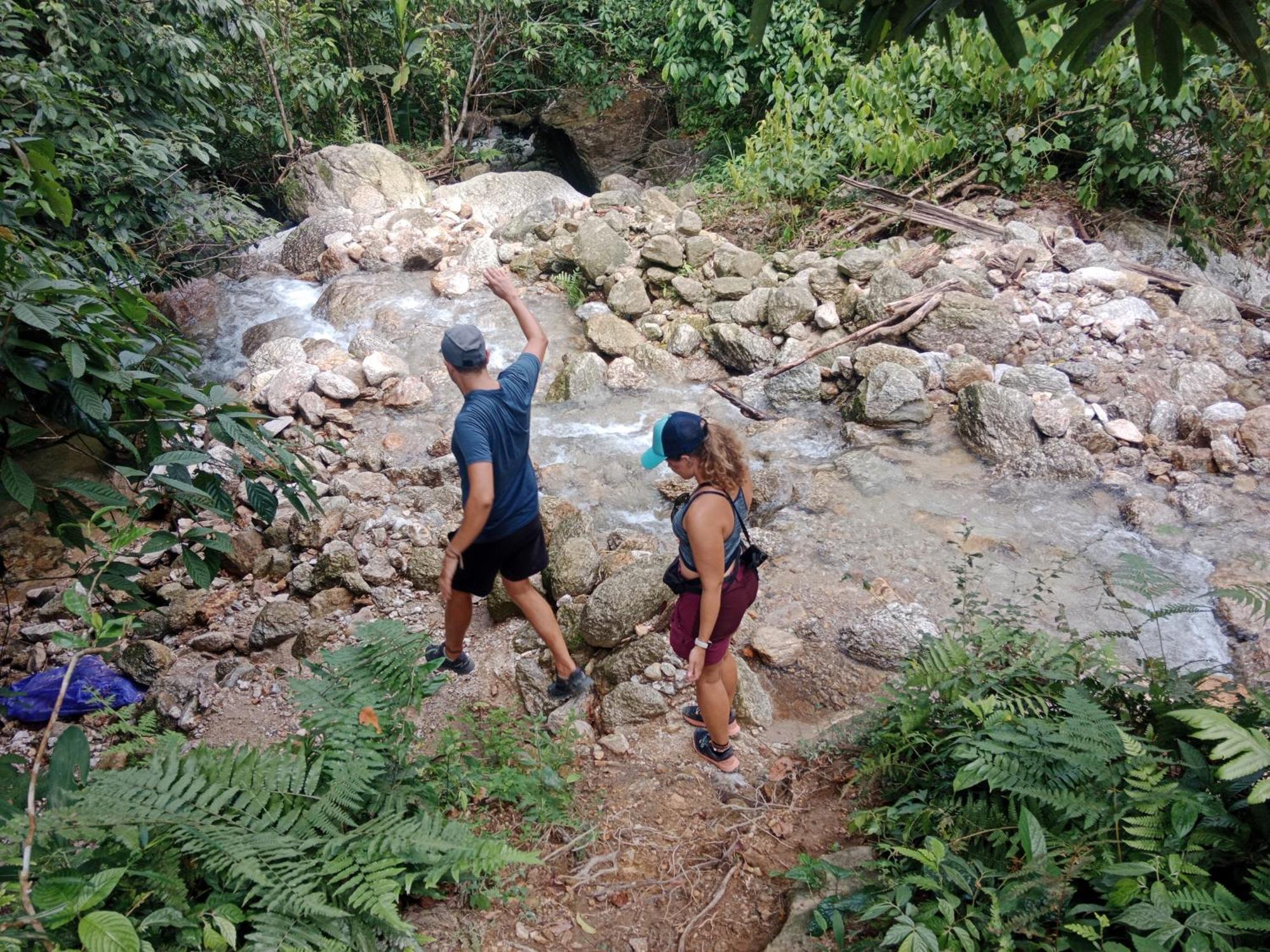 Yolo House And Loop Tours Khách sạn 3*