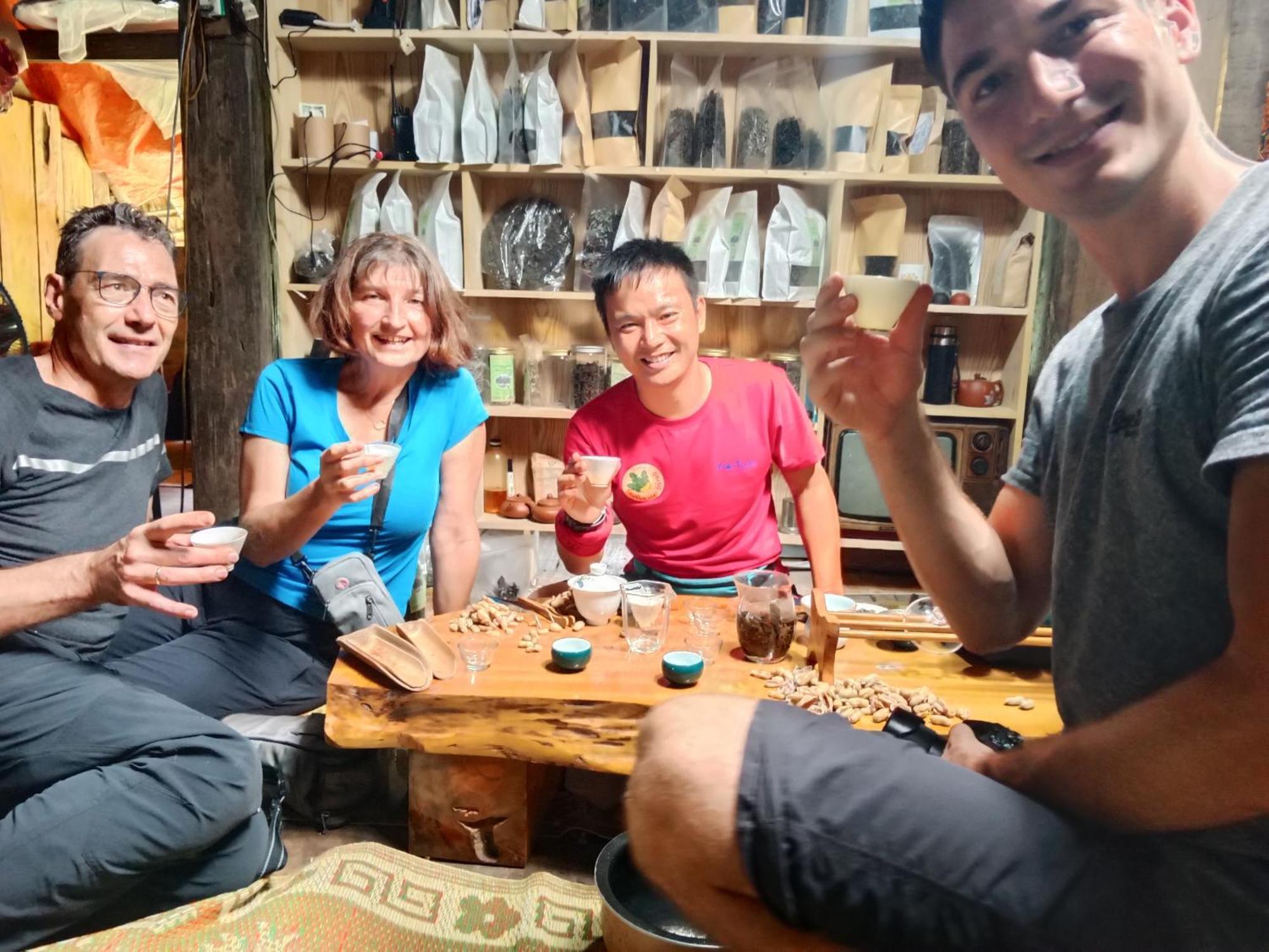 Hotel Yolo House And Loop Tours Ha Giang