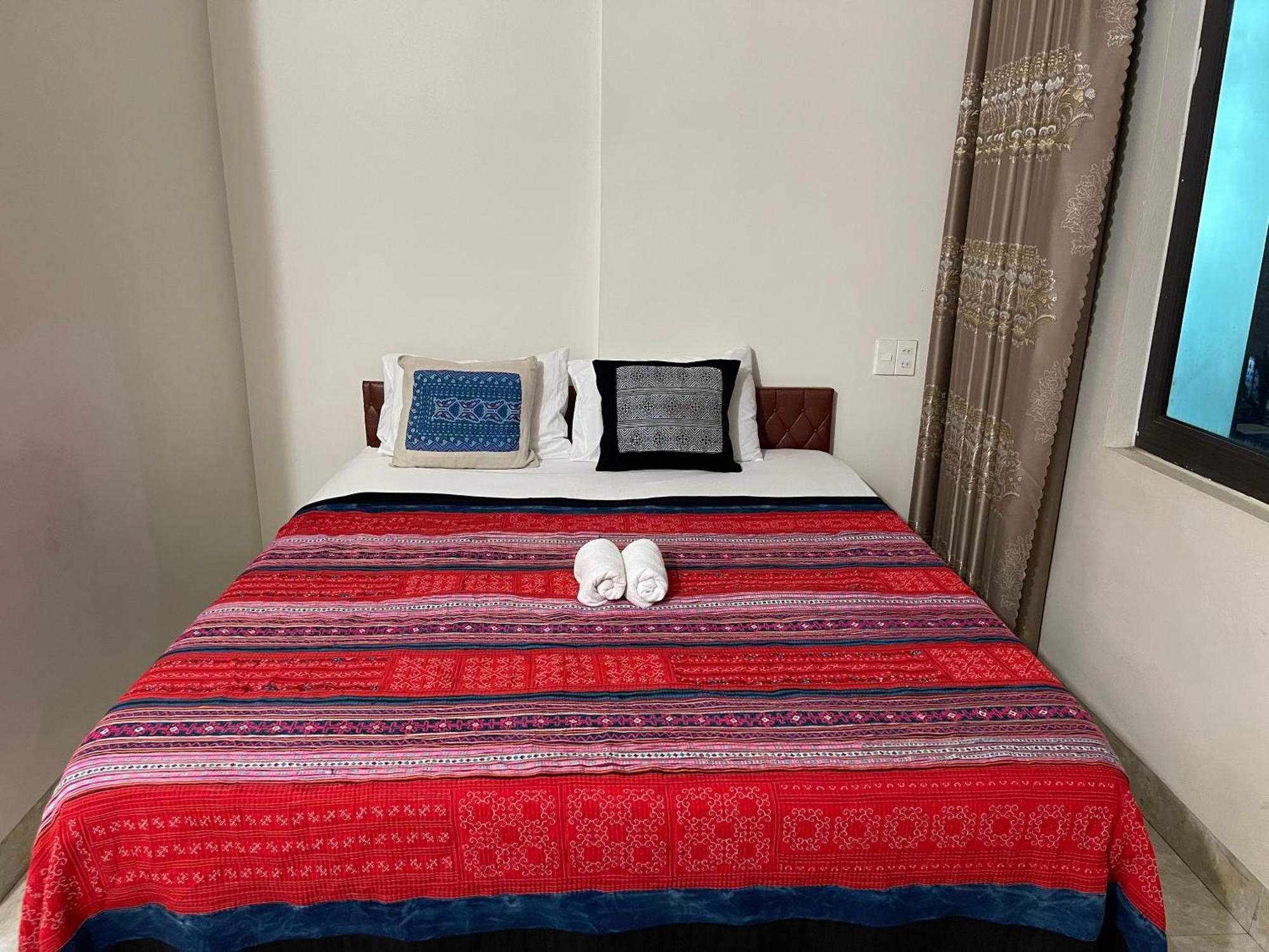 Yolo House And Loop Tours Hotel 3*