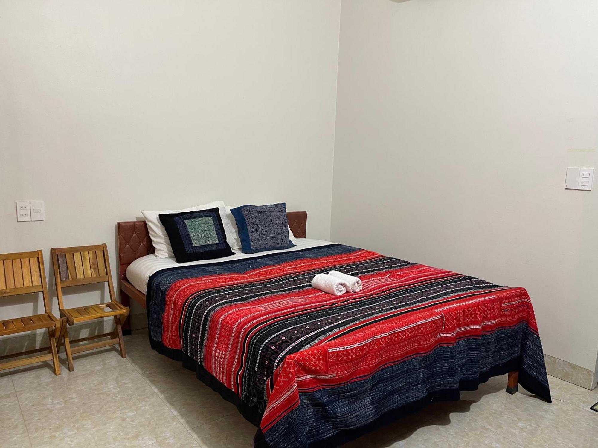 Hotel Yolo House And Loop Tours 3*