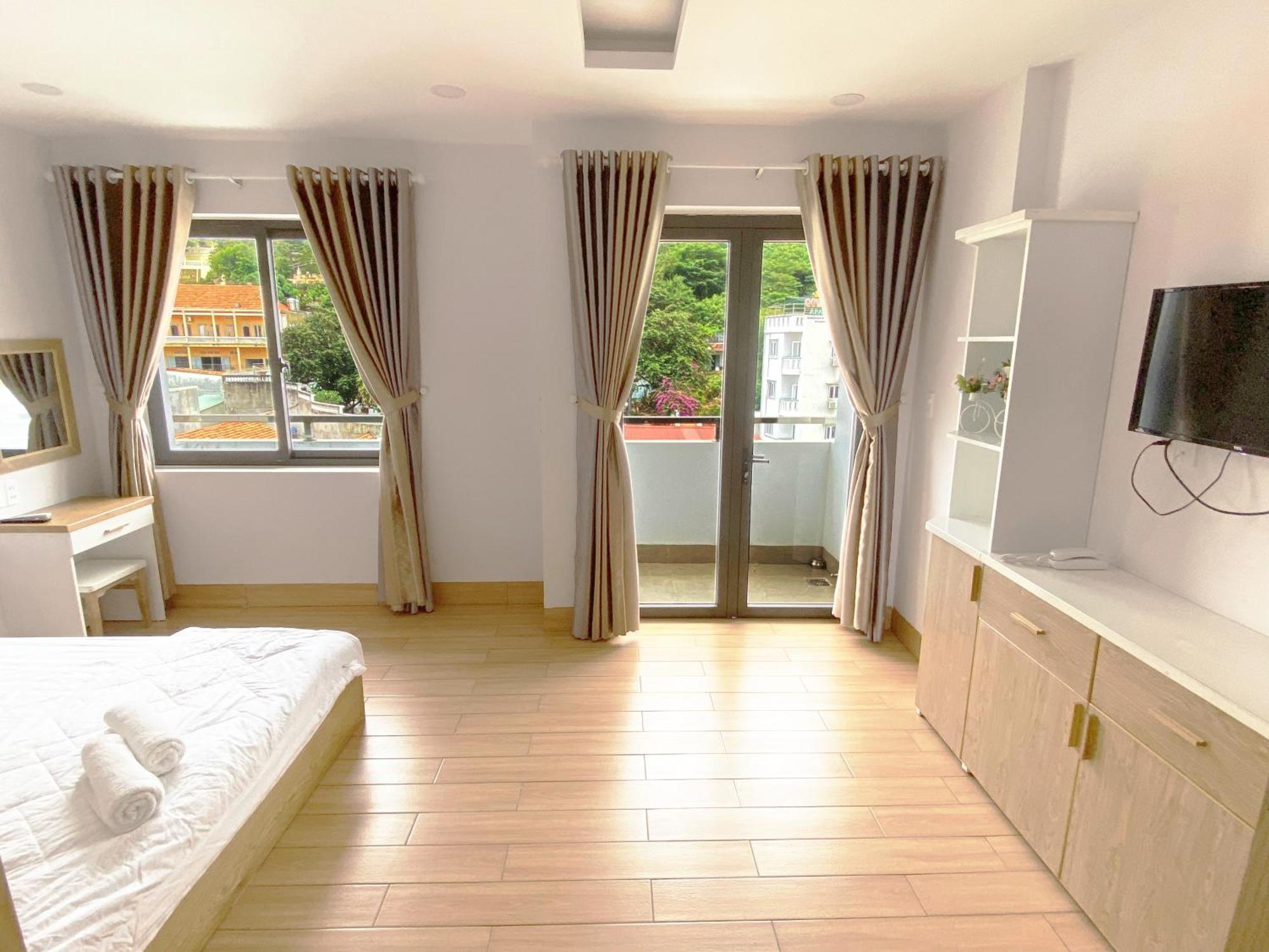 Jolilian & Hotel 3*