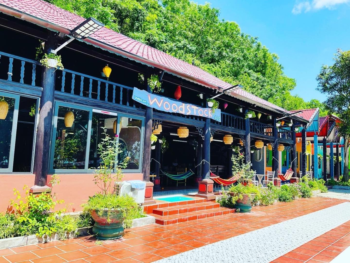 Woodstock Camp Hotel 3*