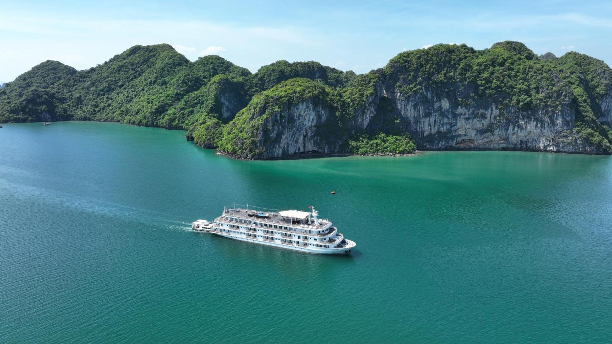 Du Thuyền Paradise Grand Vịnh Lan Hạ  Hạ Long