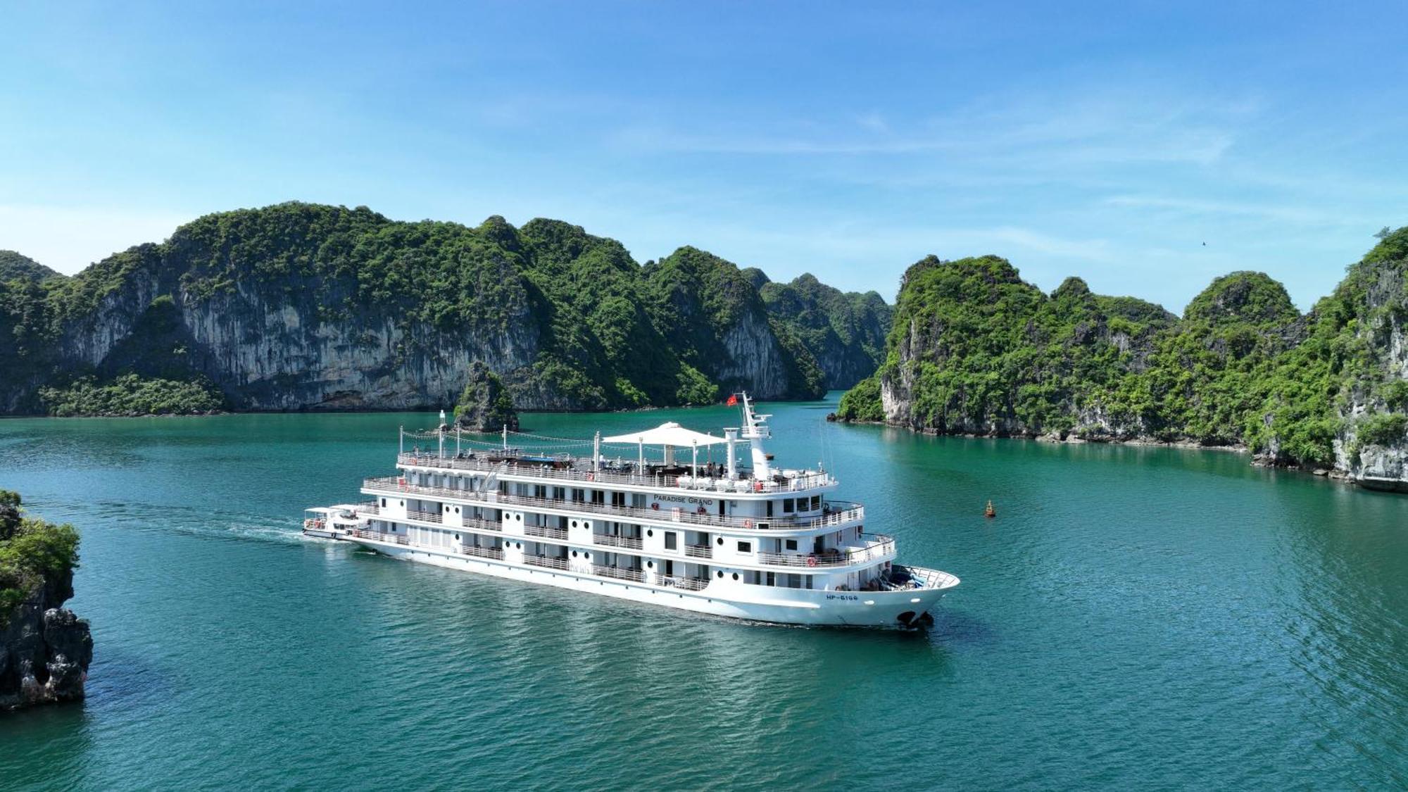 Du Thuyền Paradise Grand Vịnh Lan Hạ Hạ Long