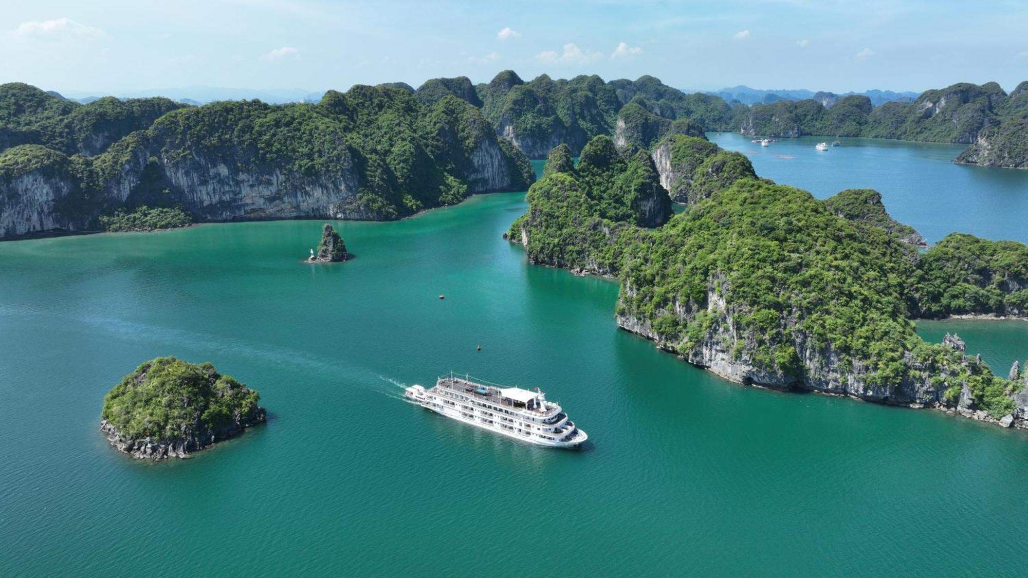  Du Thuyền Paradise Grand Vịnh Lan Hạ