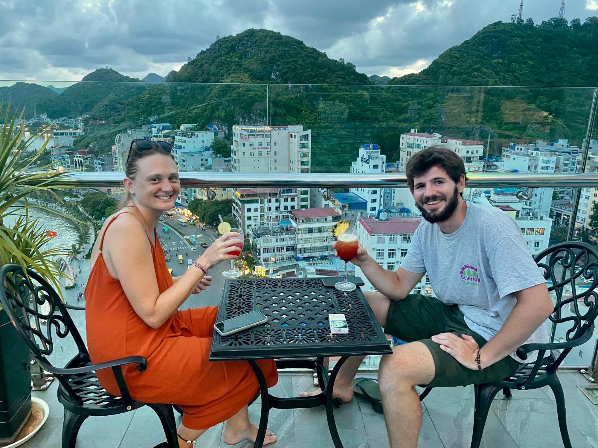 Hotel Cat Ba Paradise - Sky Bar & Massage Dong Khe Sau
