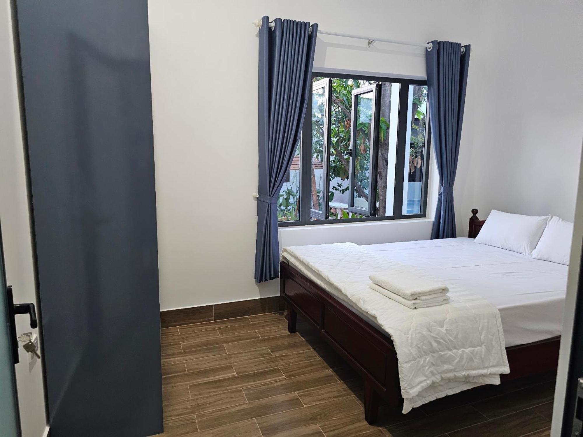 Cay Phuong Guest house *