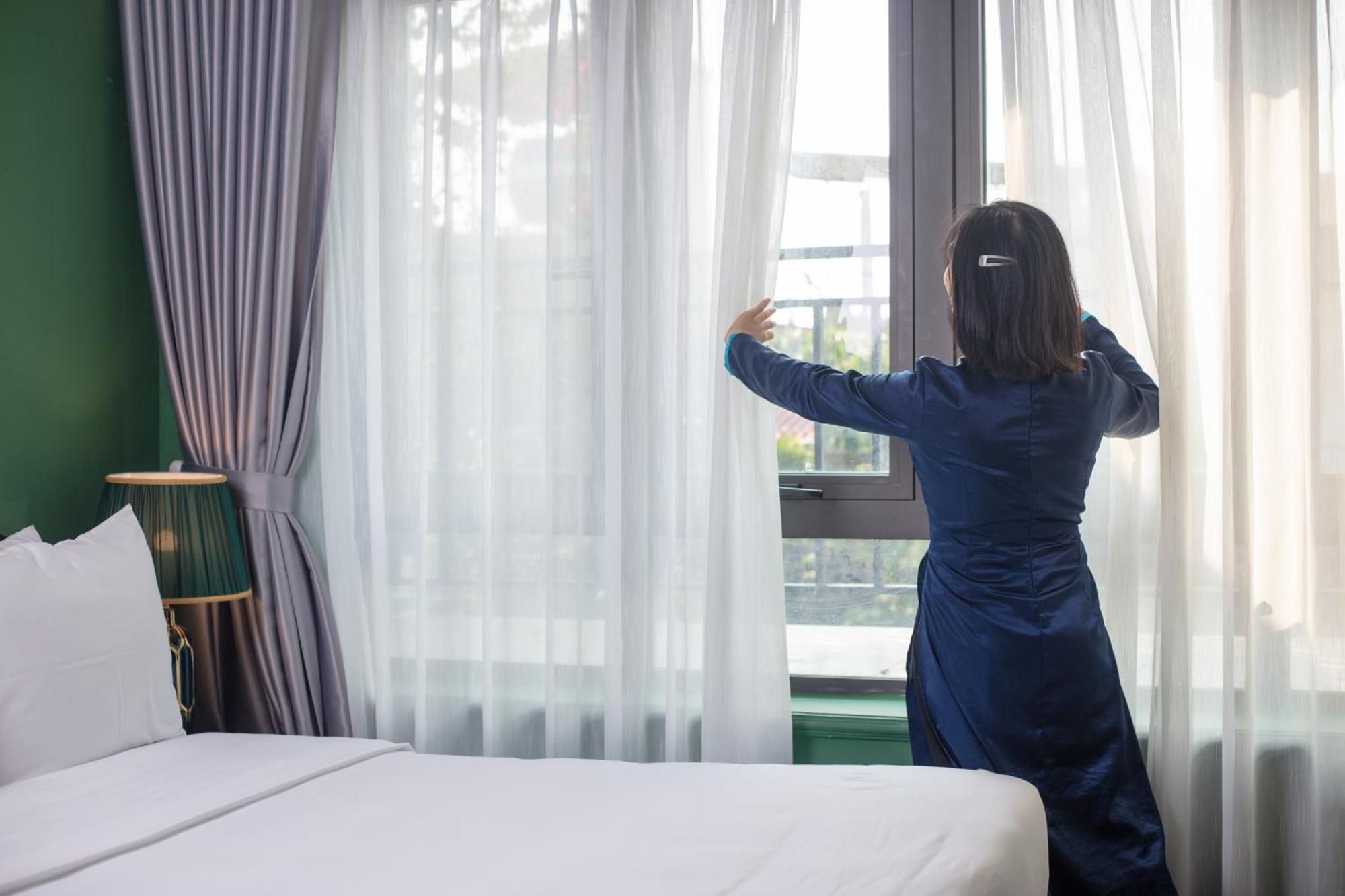 Madelise Adora & Travel Hotel