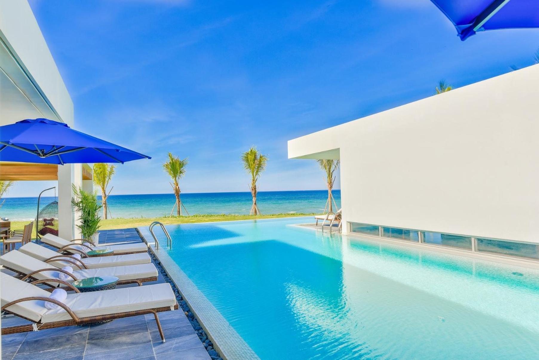 Ocean Pool Retreat In Villa *