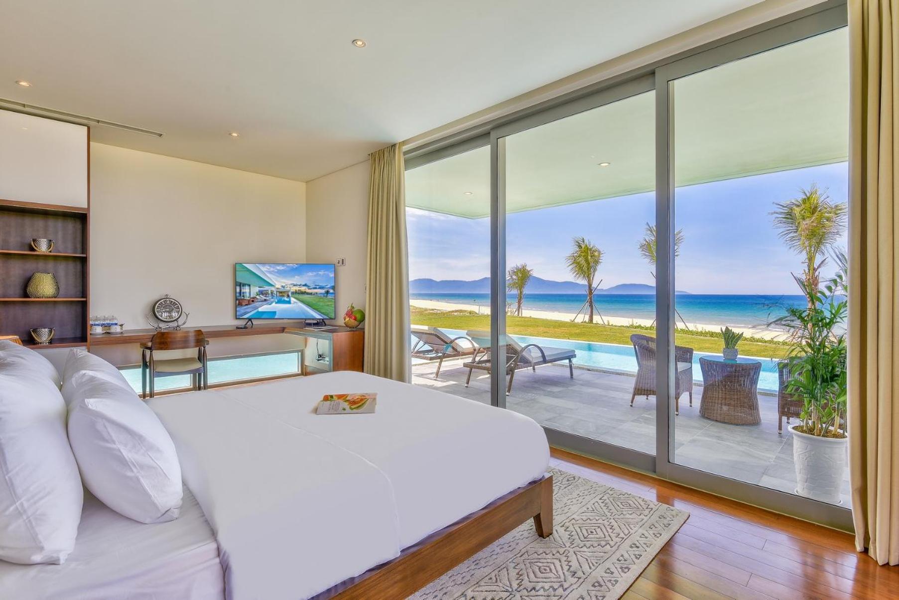 Ocean Pool Retreat In *