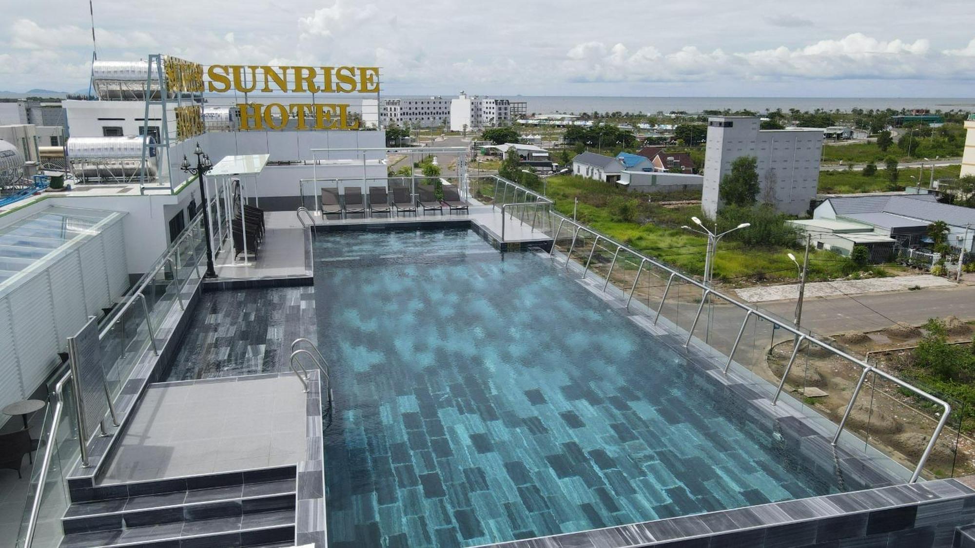 Sunrise Hotel *