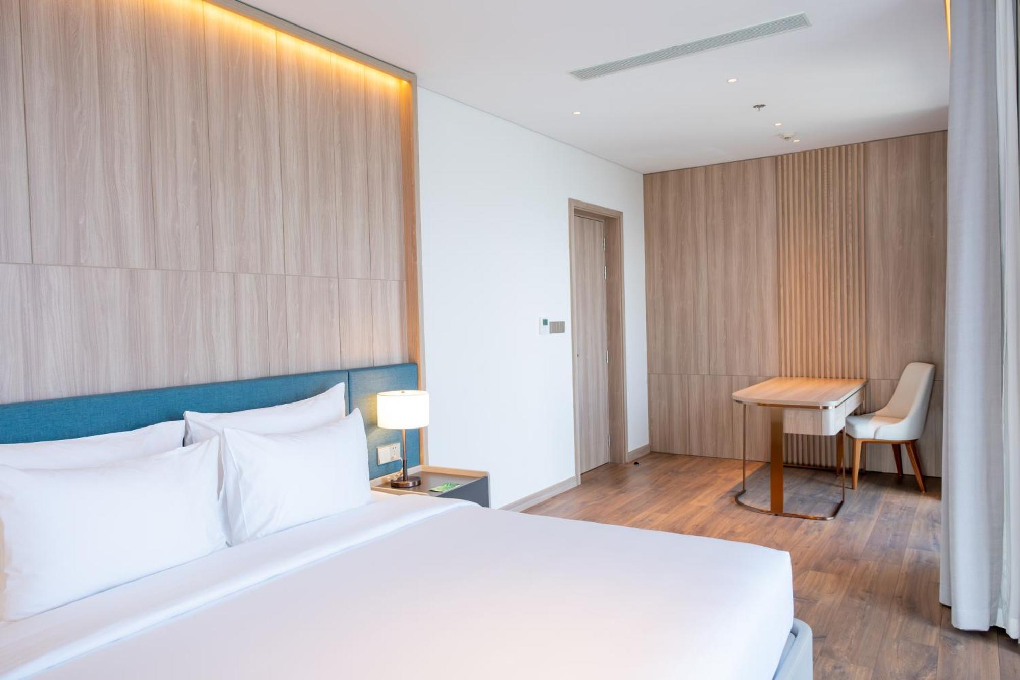 A La Carte Bay Managed By Taseco 5* Ha Long