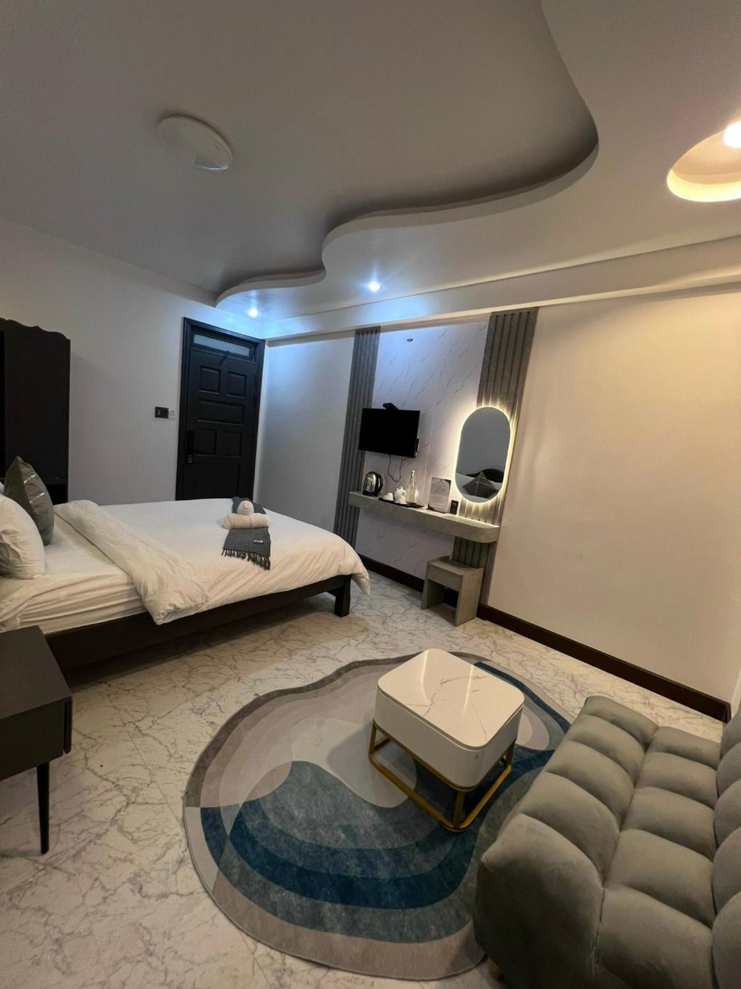 Ht House Hotel