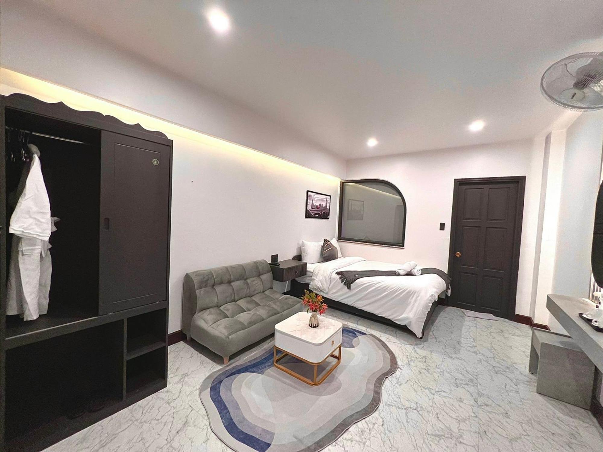 Ht House *